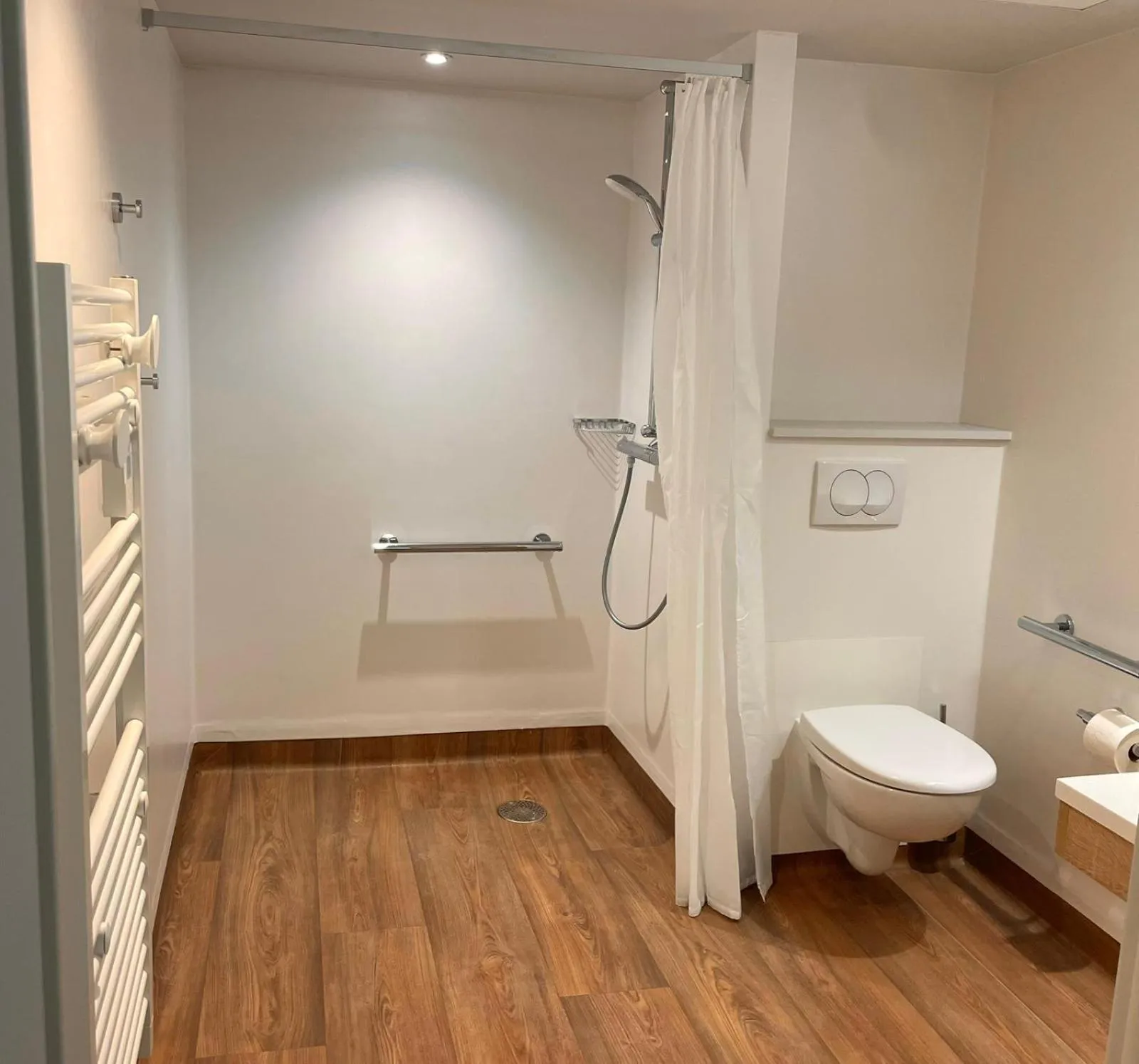 Shower in Zenao Appart'hôtels Châlons-en-Champagne