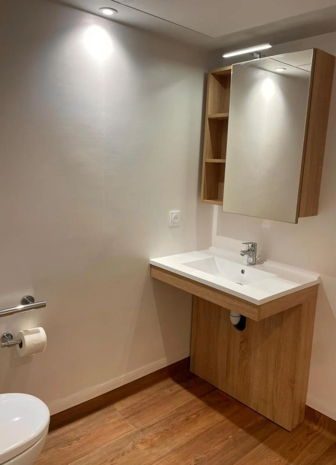 Bathroom in Zenao Appart'hôtels Châlons-en-Champagne