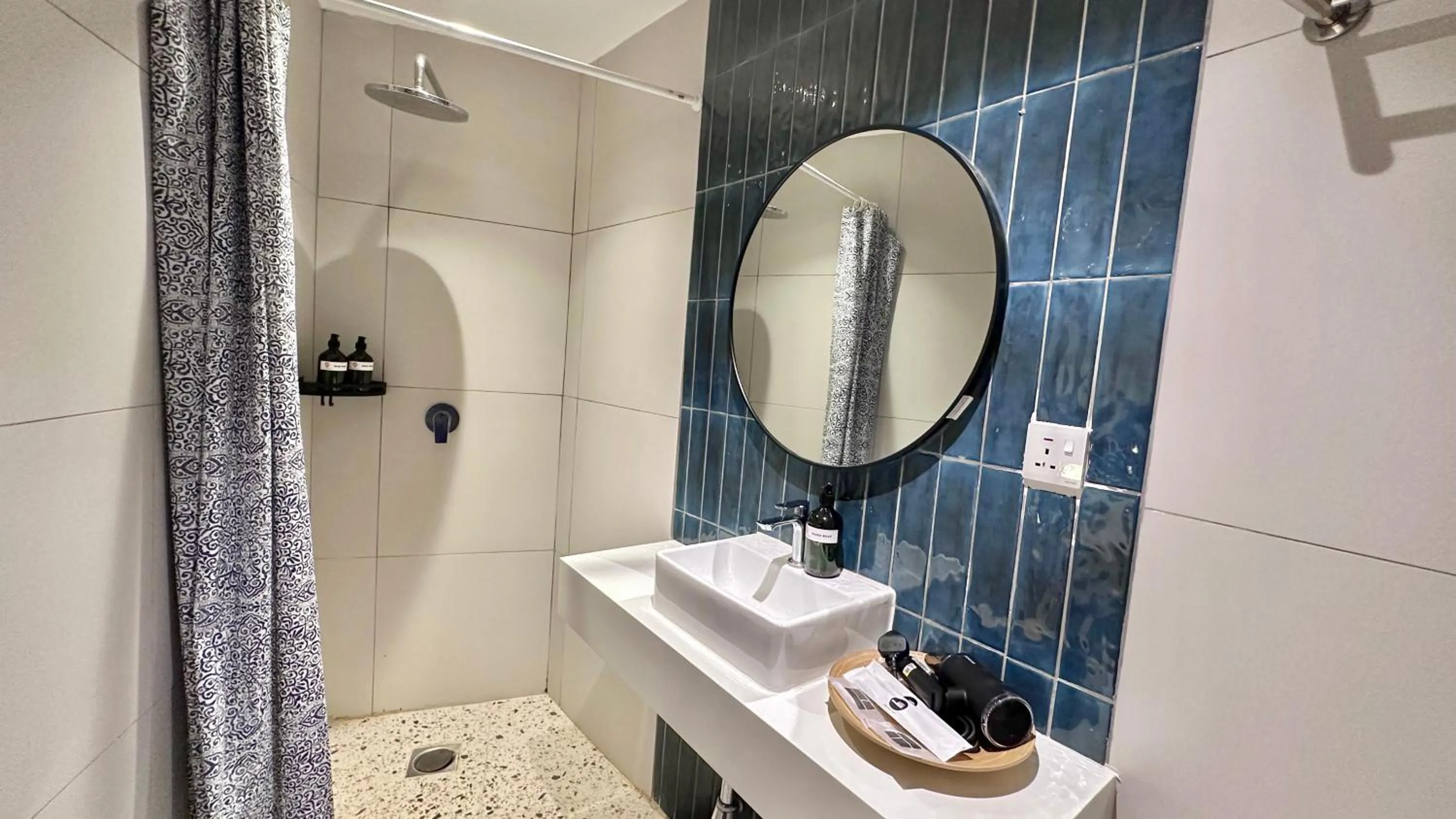 Bathroom in Ukiyo Hotel by manatidur