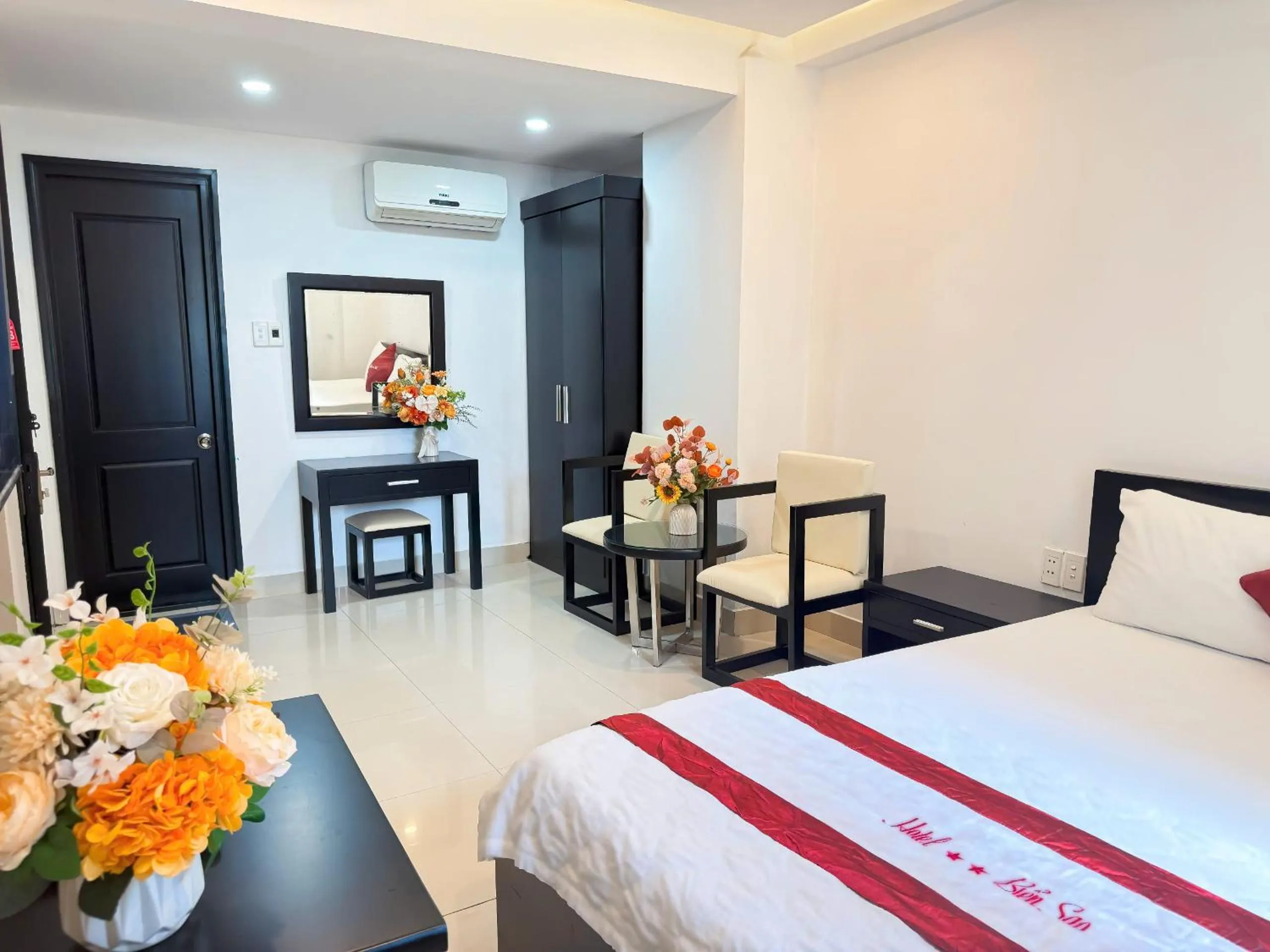 Bed in Bien Sao Hotel Duong Quang Ham