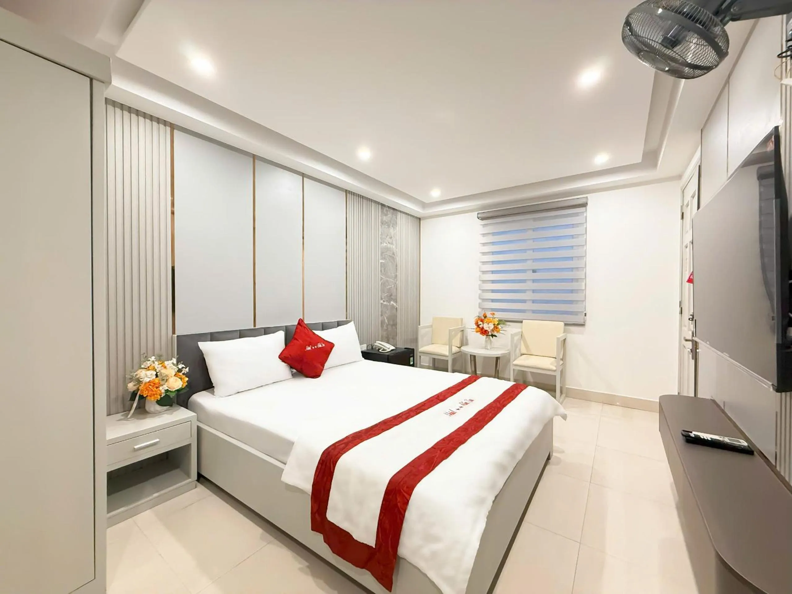 Bed in Bien Sao Hotel Duong Quang Ham