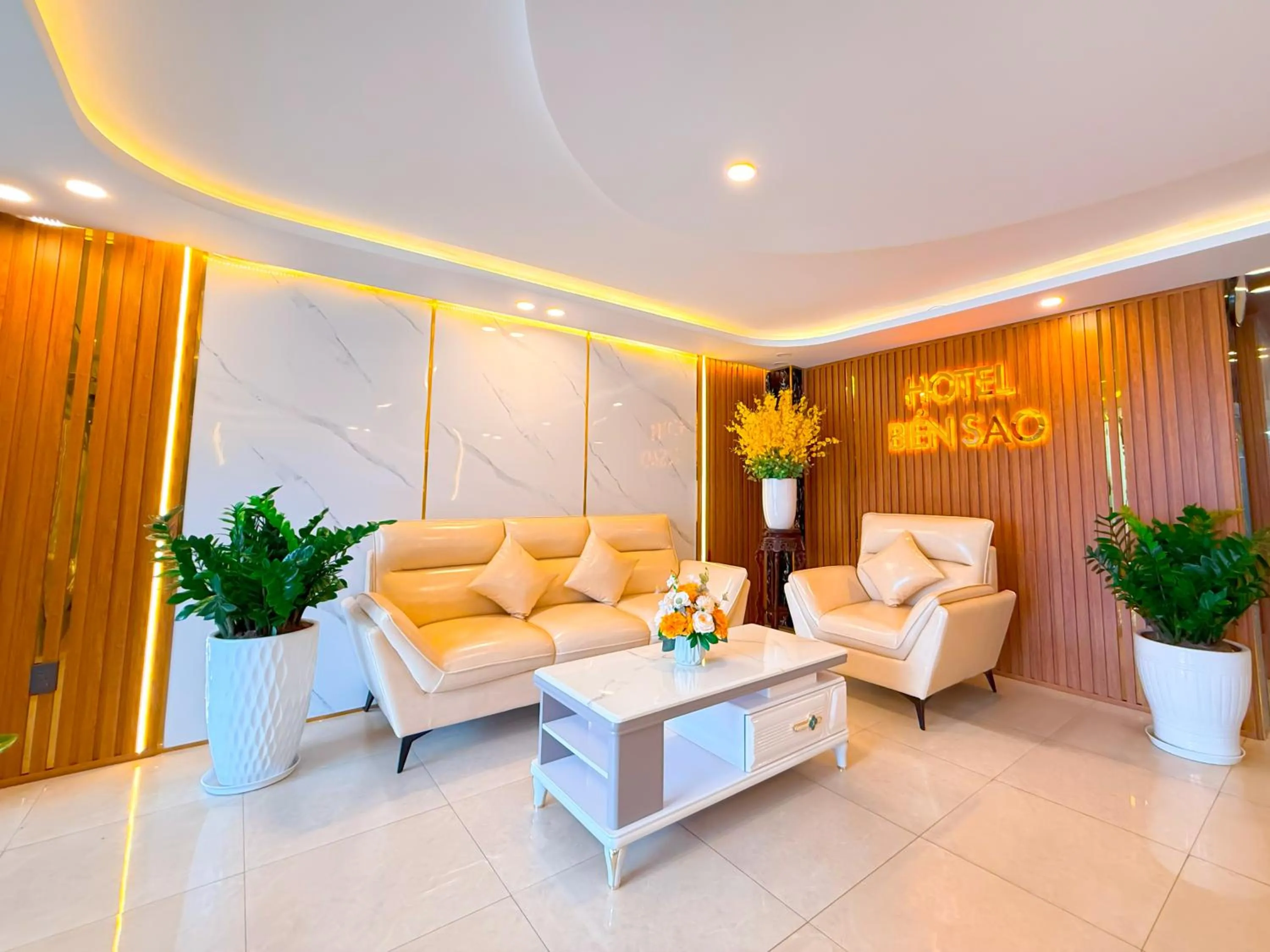 Lobby or reception in Bien Sao Hotel Duong Quang Ham