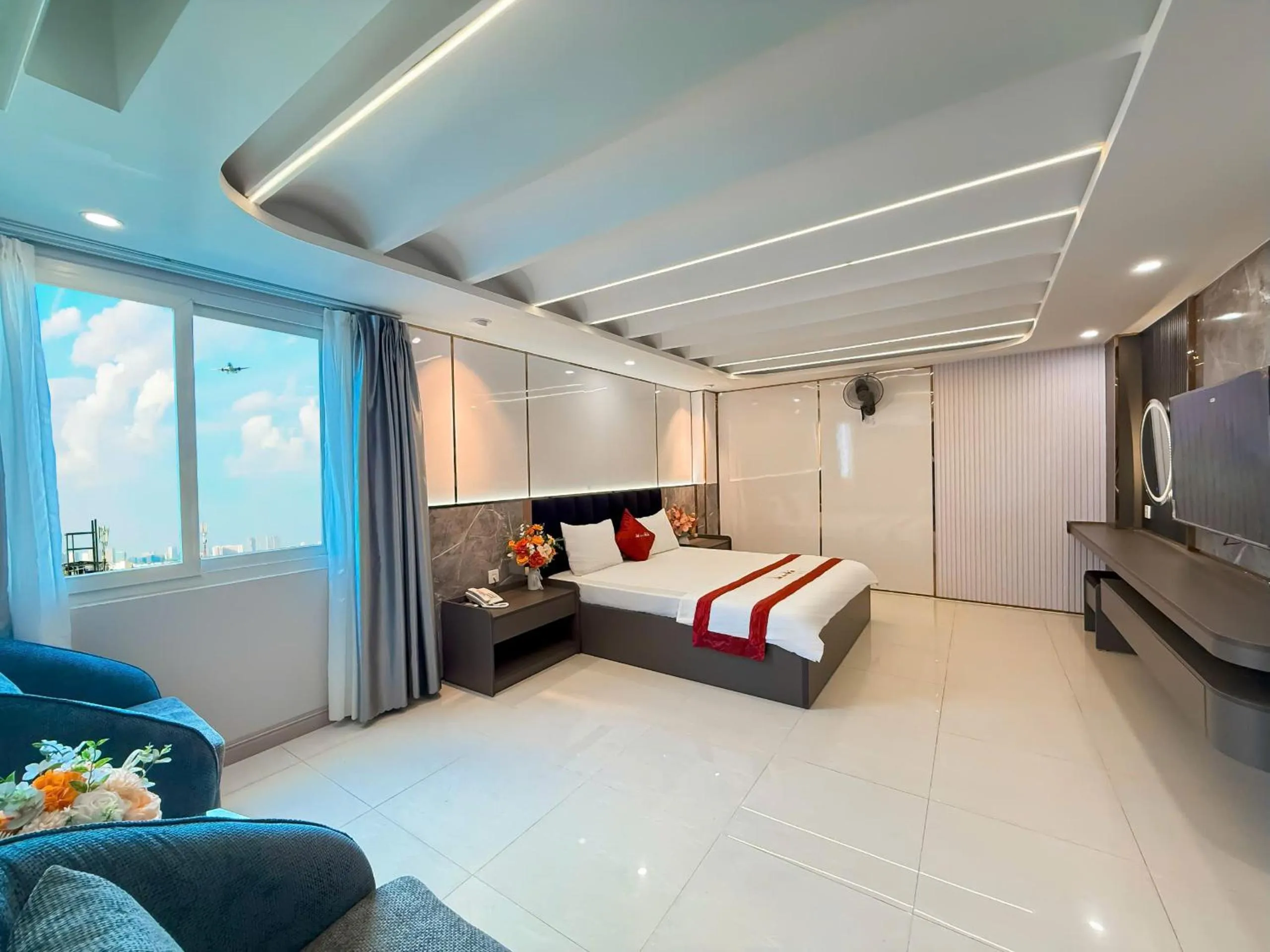 Photo of the whole room, Bed in Bien Sao Hotel Duong Quang Ham