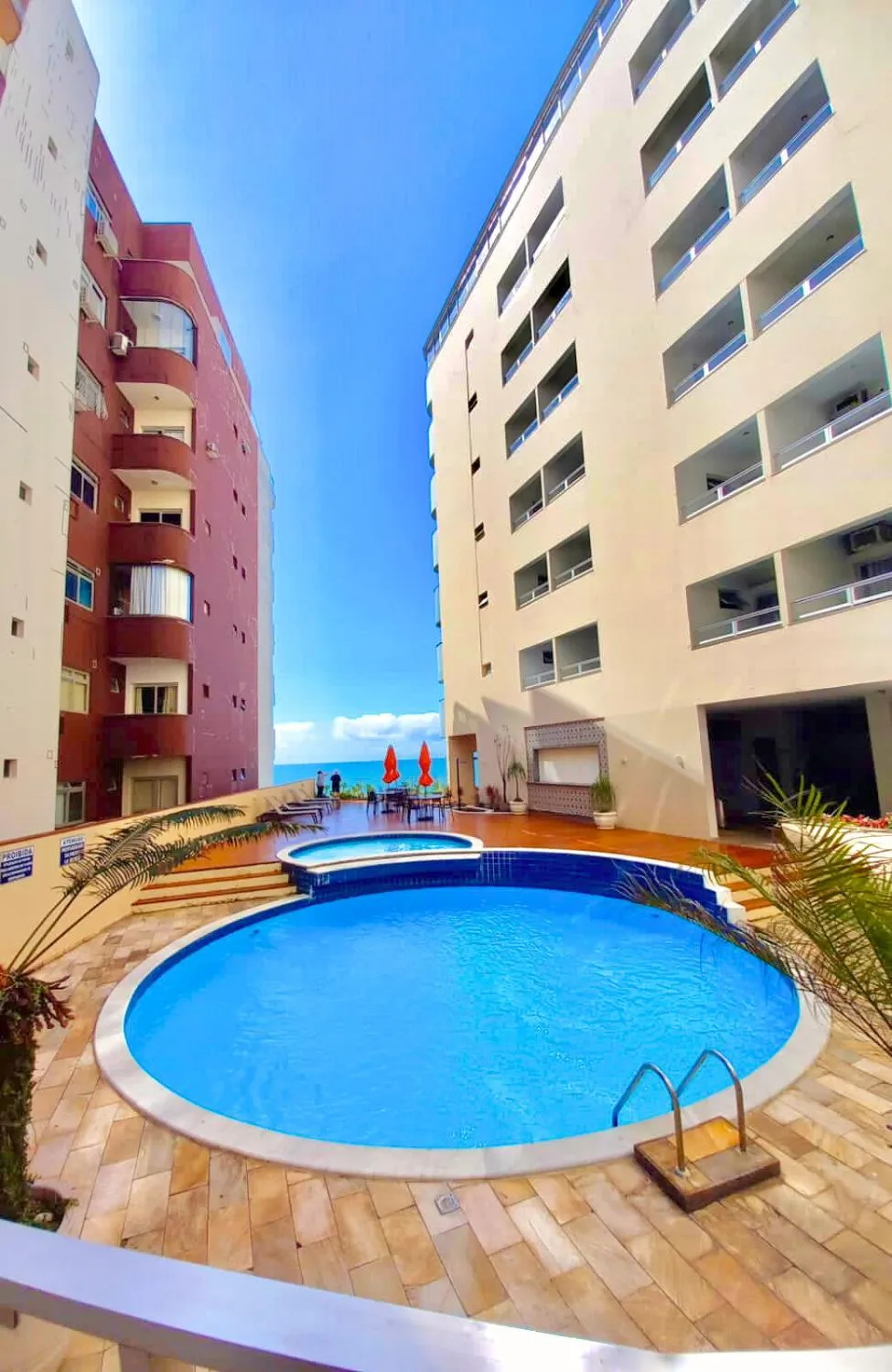 Swimming pool in Hotel Atlântico