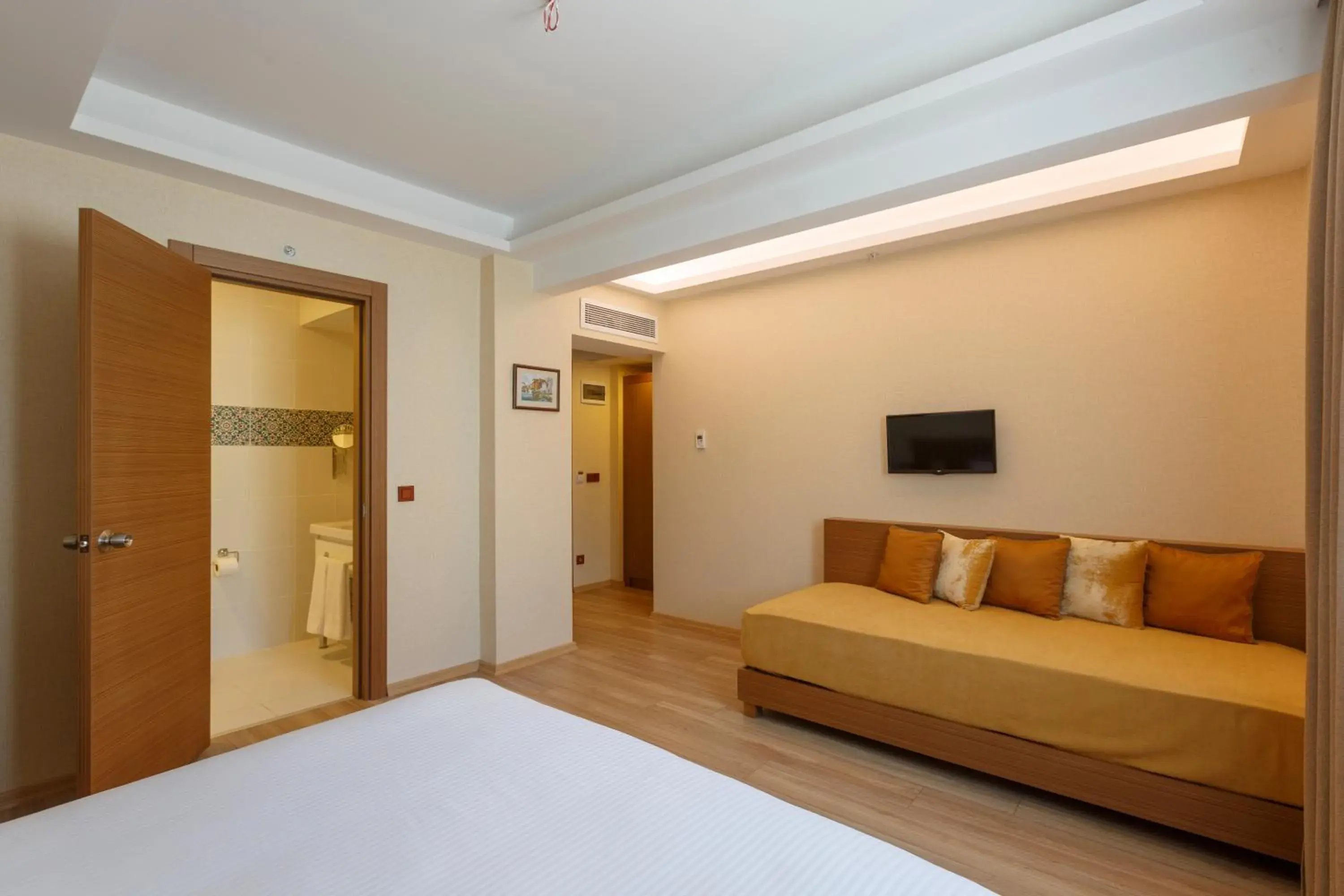 Standard Triple Room in Lalahan Hotel Standard Triple Room in Lalahan Hotel