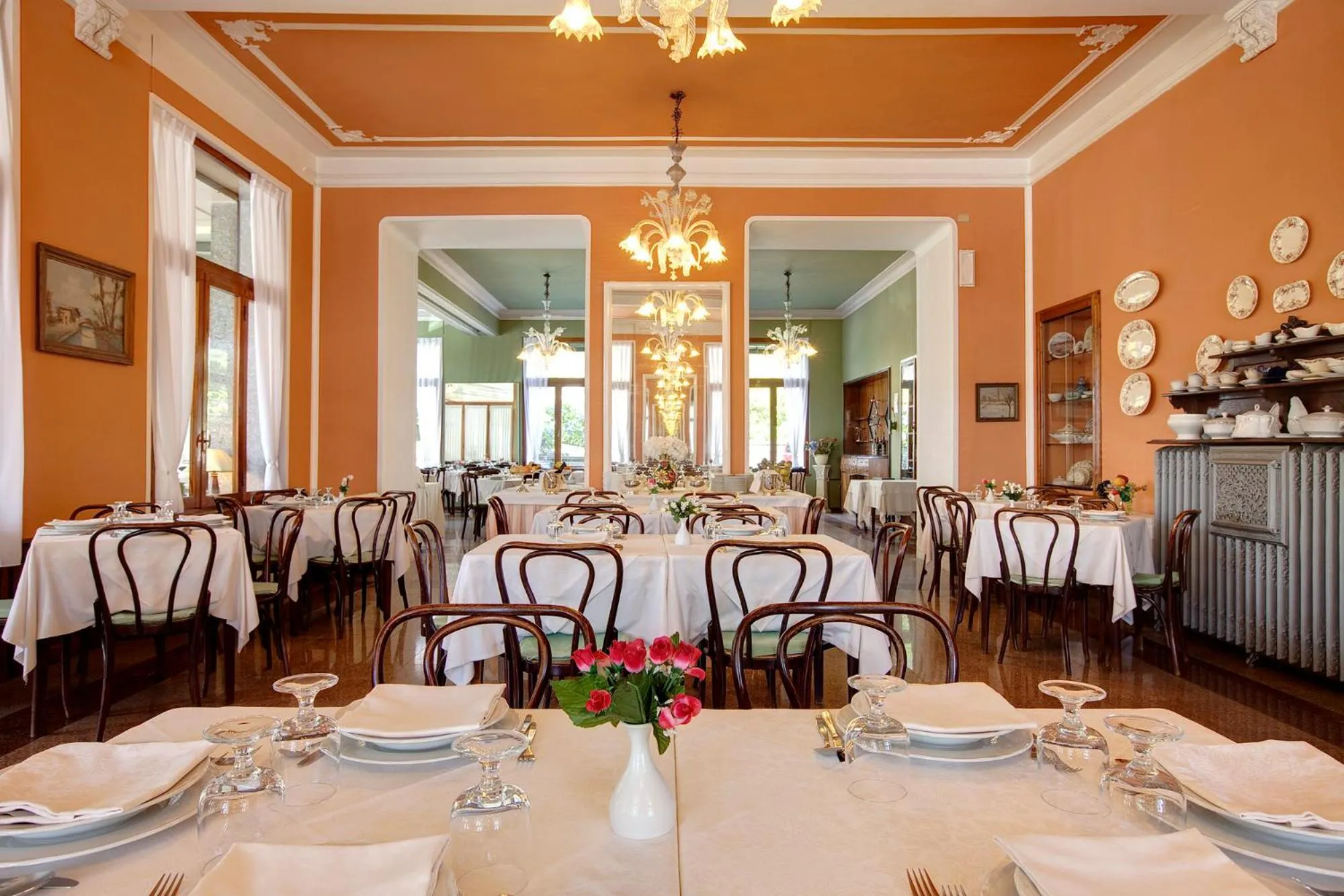 Restaurant/places to eat in Hotel Beau Rivage