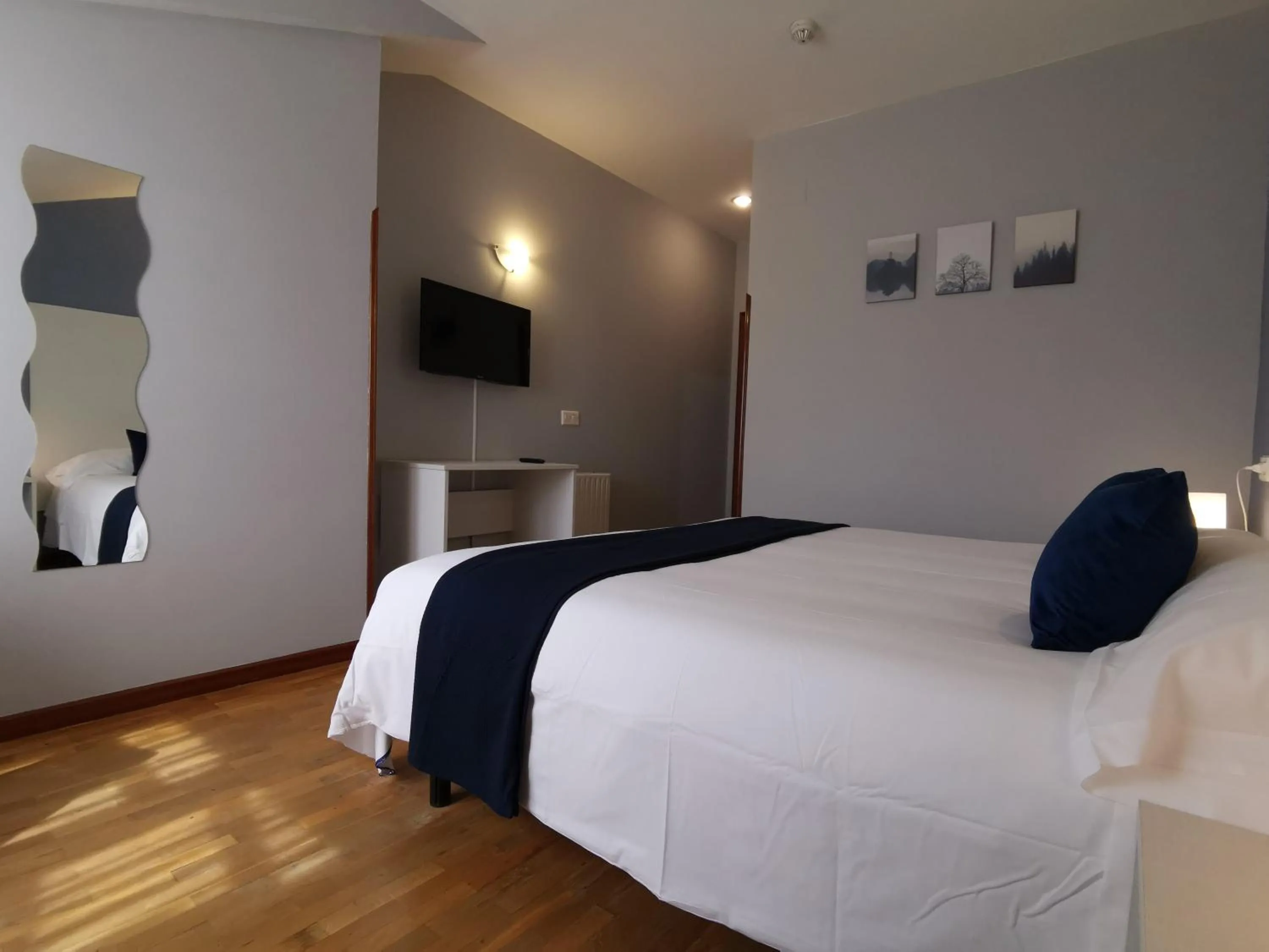 Bedroom in Hotel El Trasgu