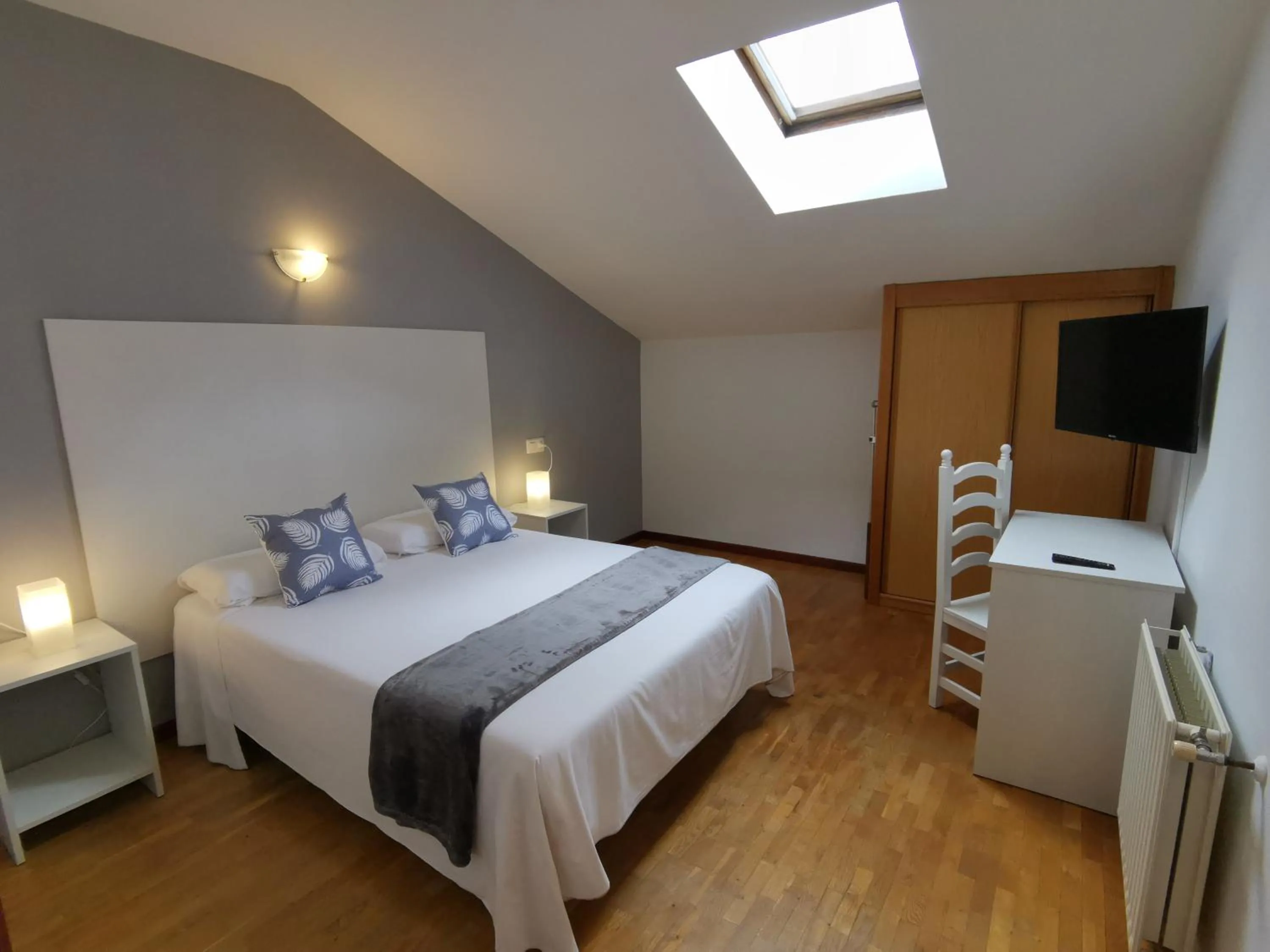 Bedroom in Hotel El Trasgu