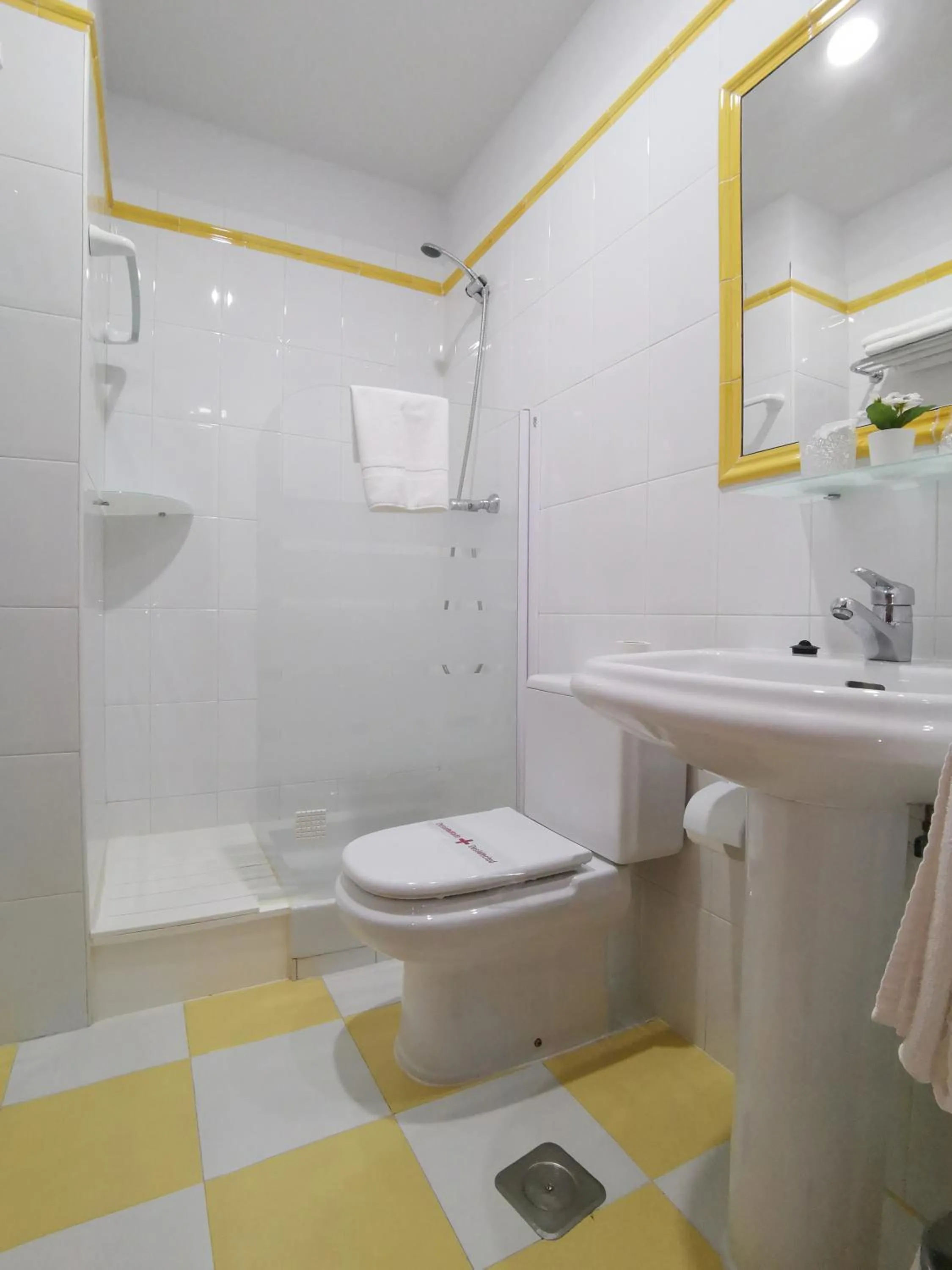 Bathroom in Hotel El Trasgu