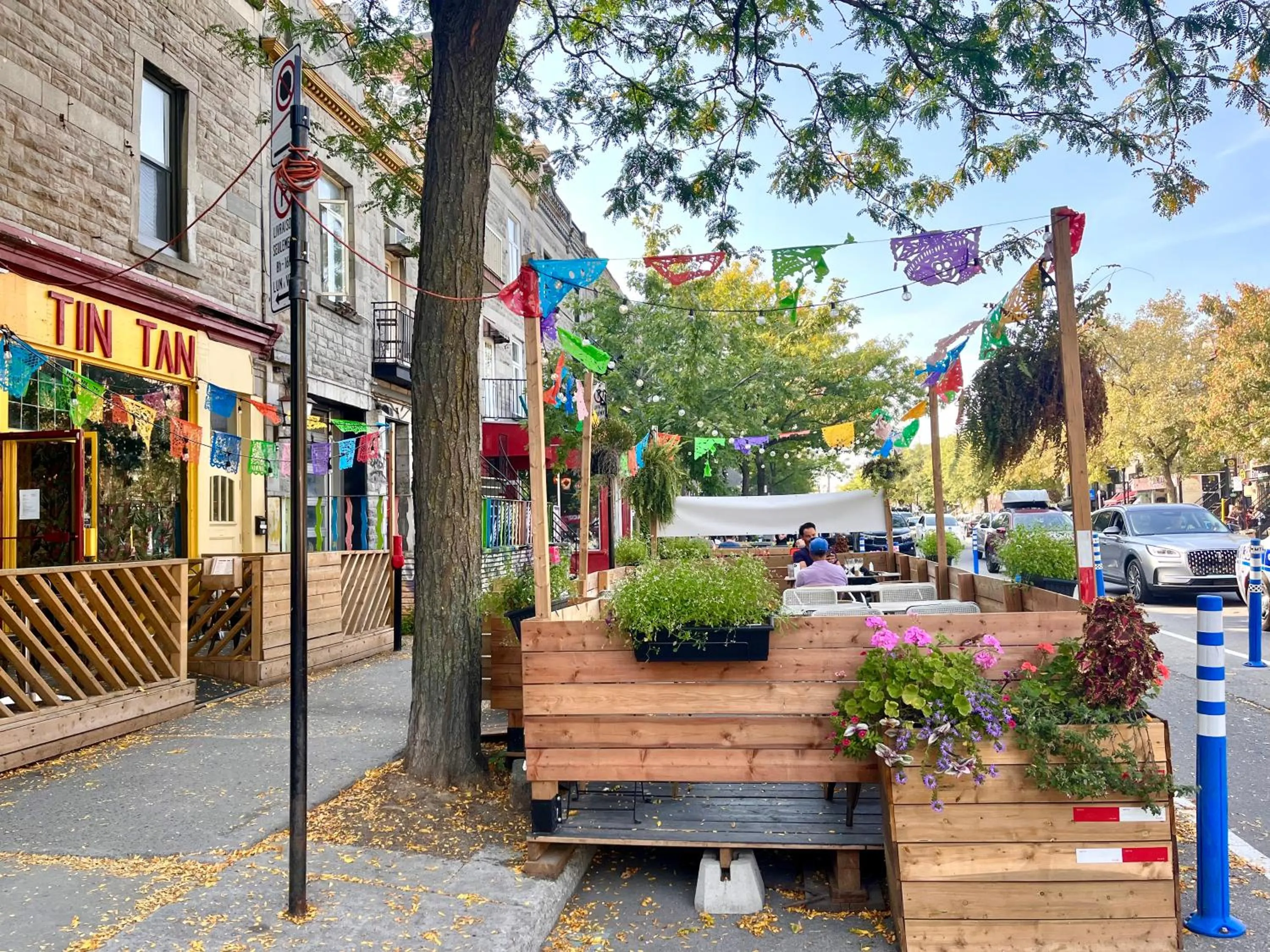 Restaurant/places to eat in MTLVacationRentals - The City Chalet