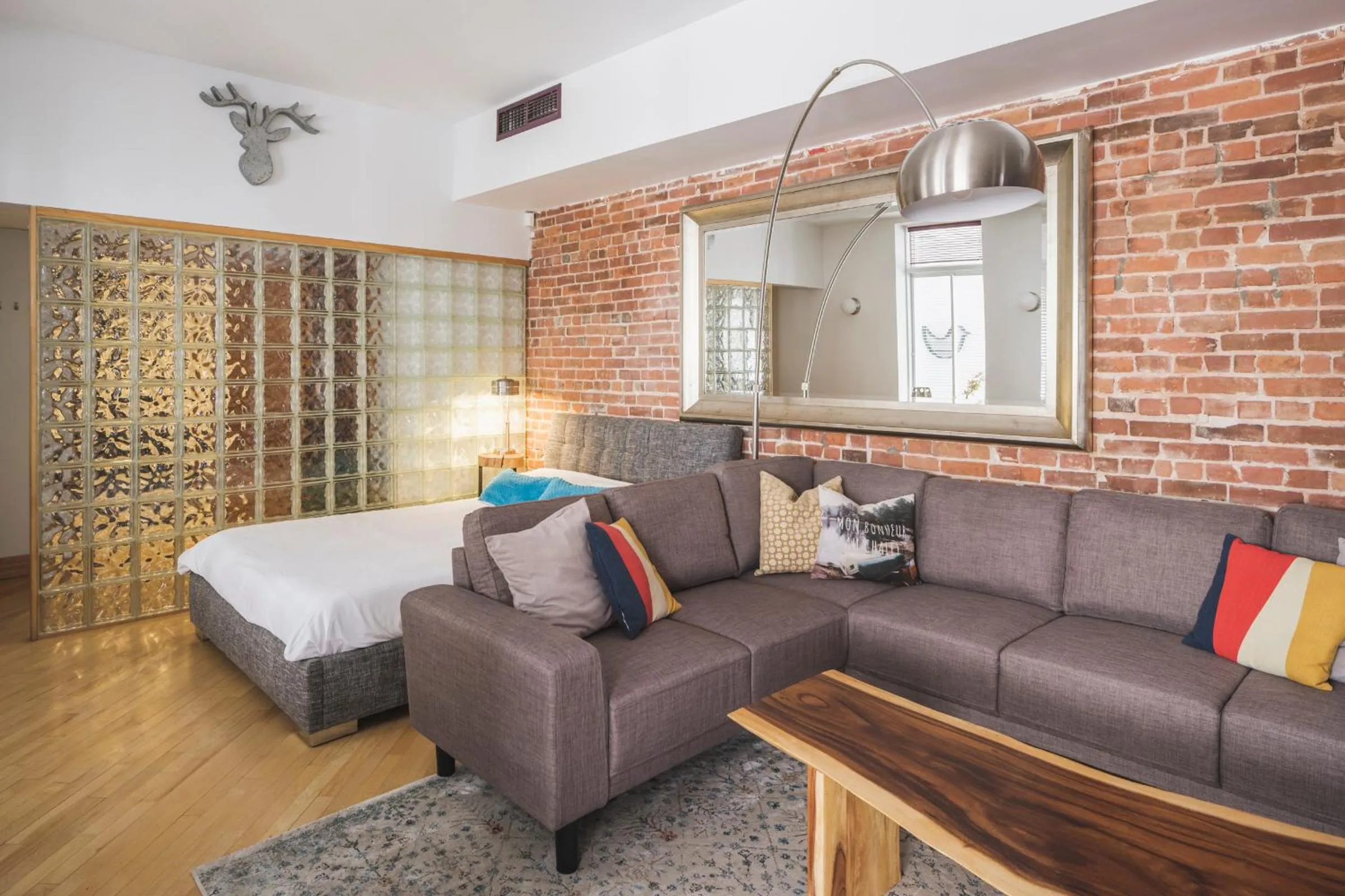 Bed in MTLVacationRentals - The City Chalet