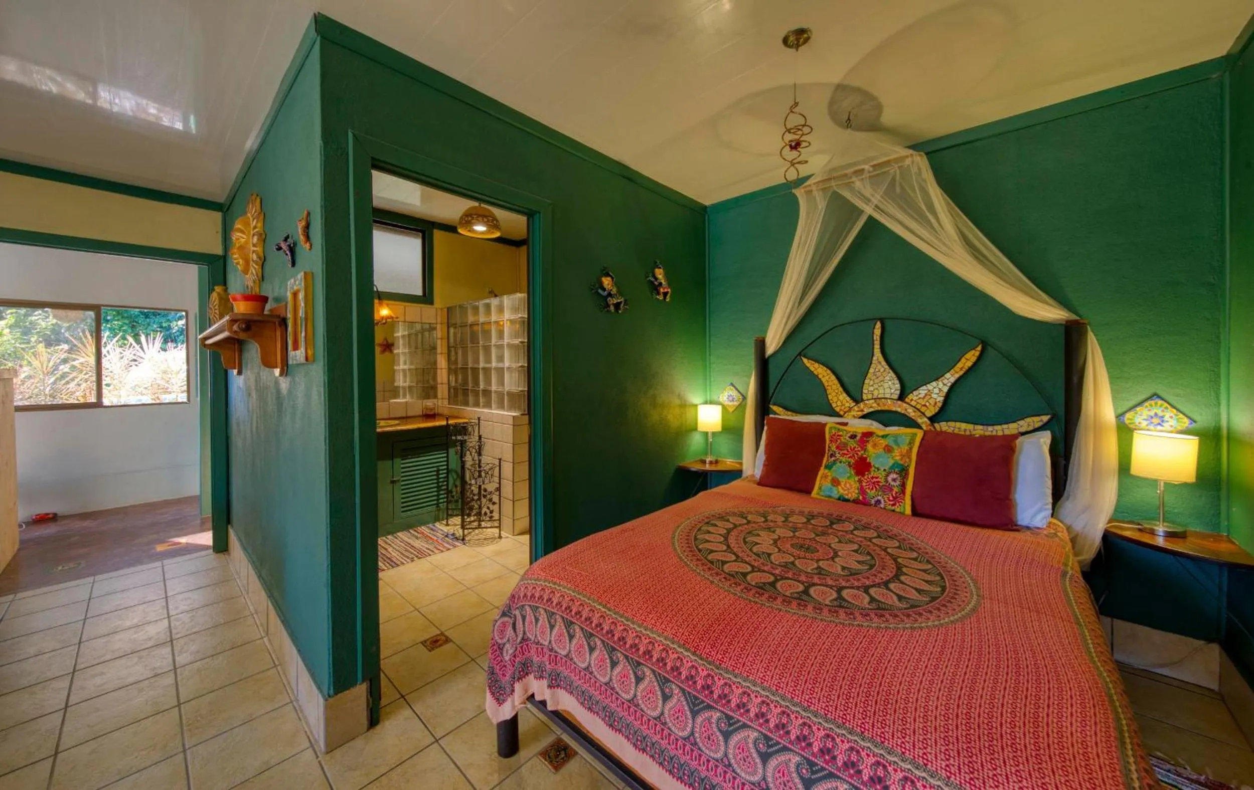 Deluxe Queen Suite in Lucky Bug Bed And Breakfast