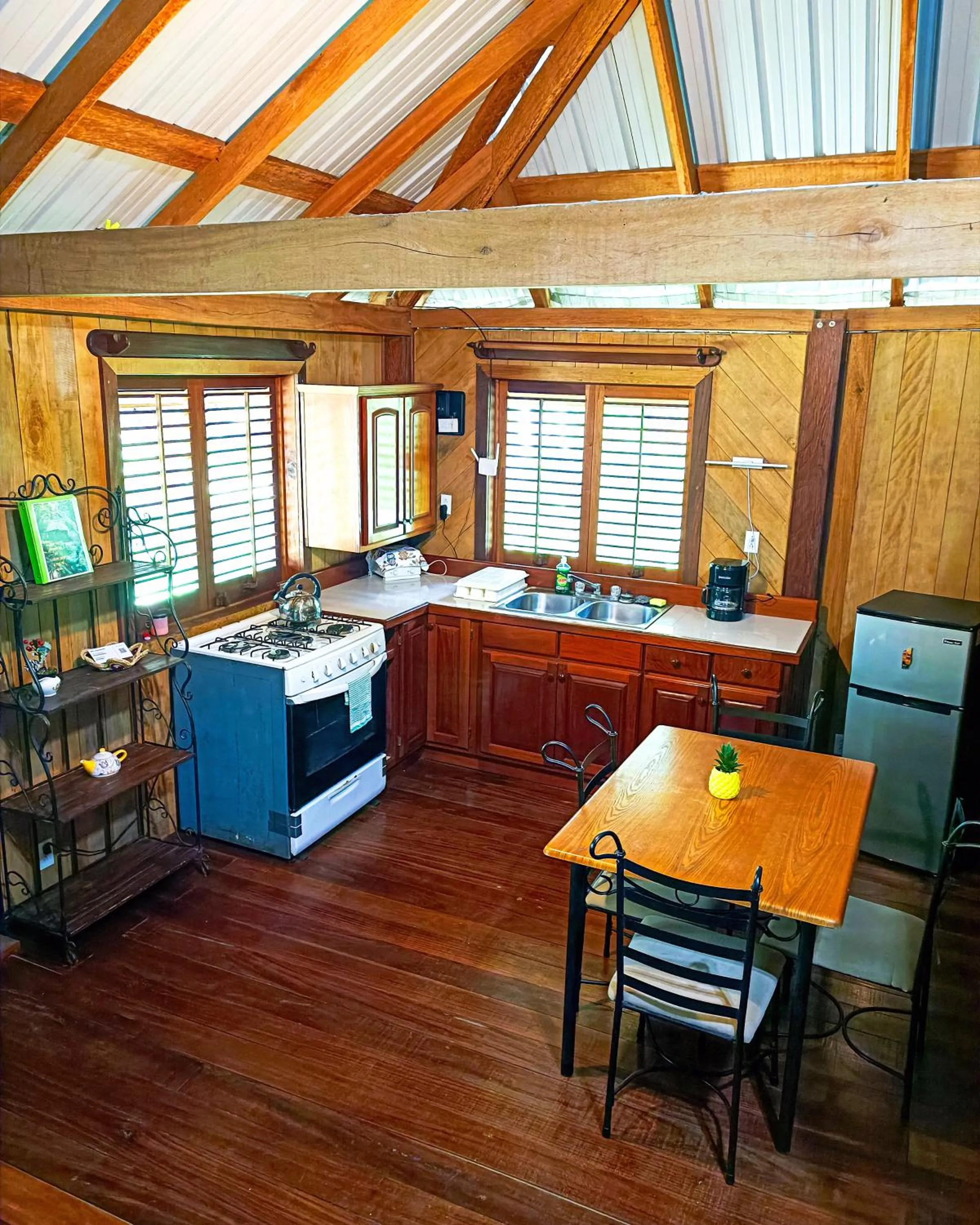 Property building in Sun Creek Lodge