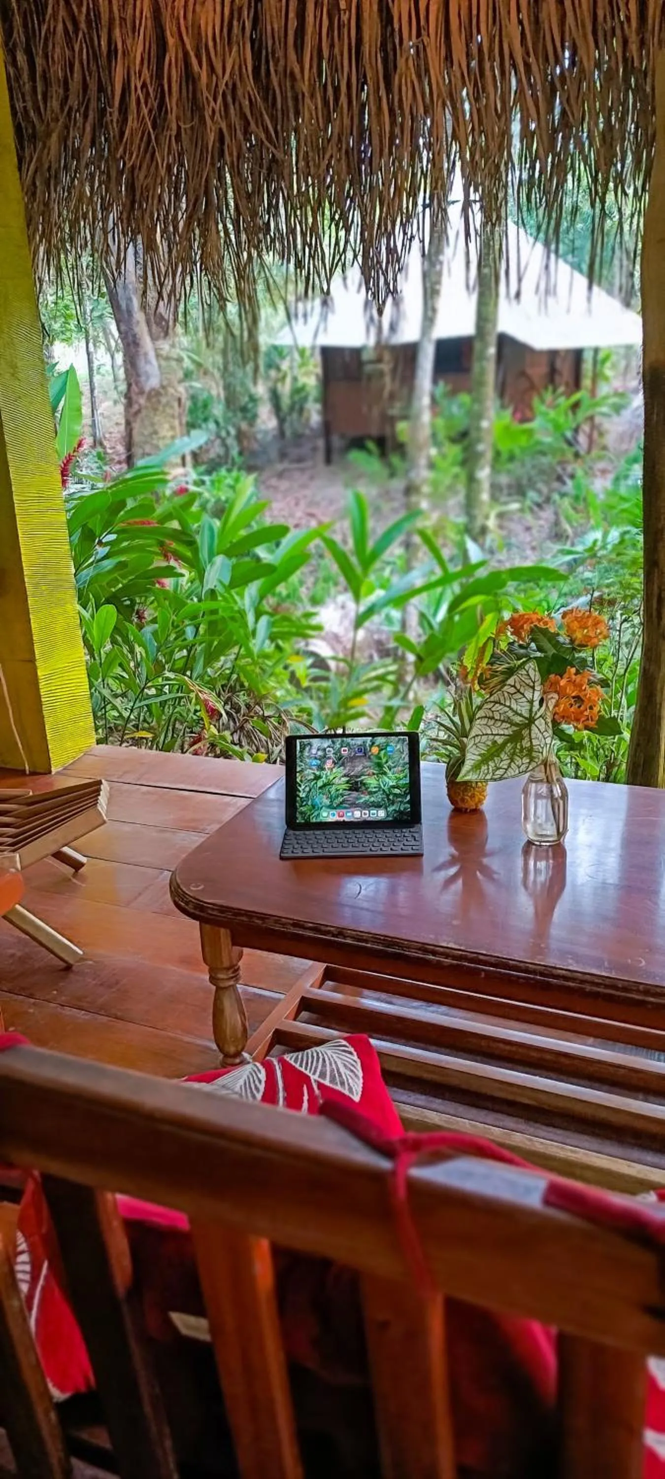 Property building in Sun Creek Lodge