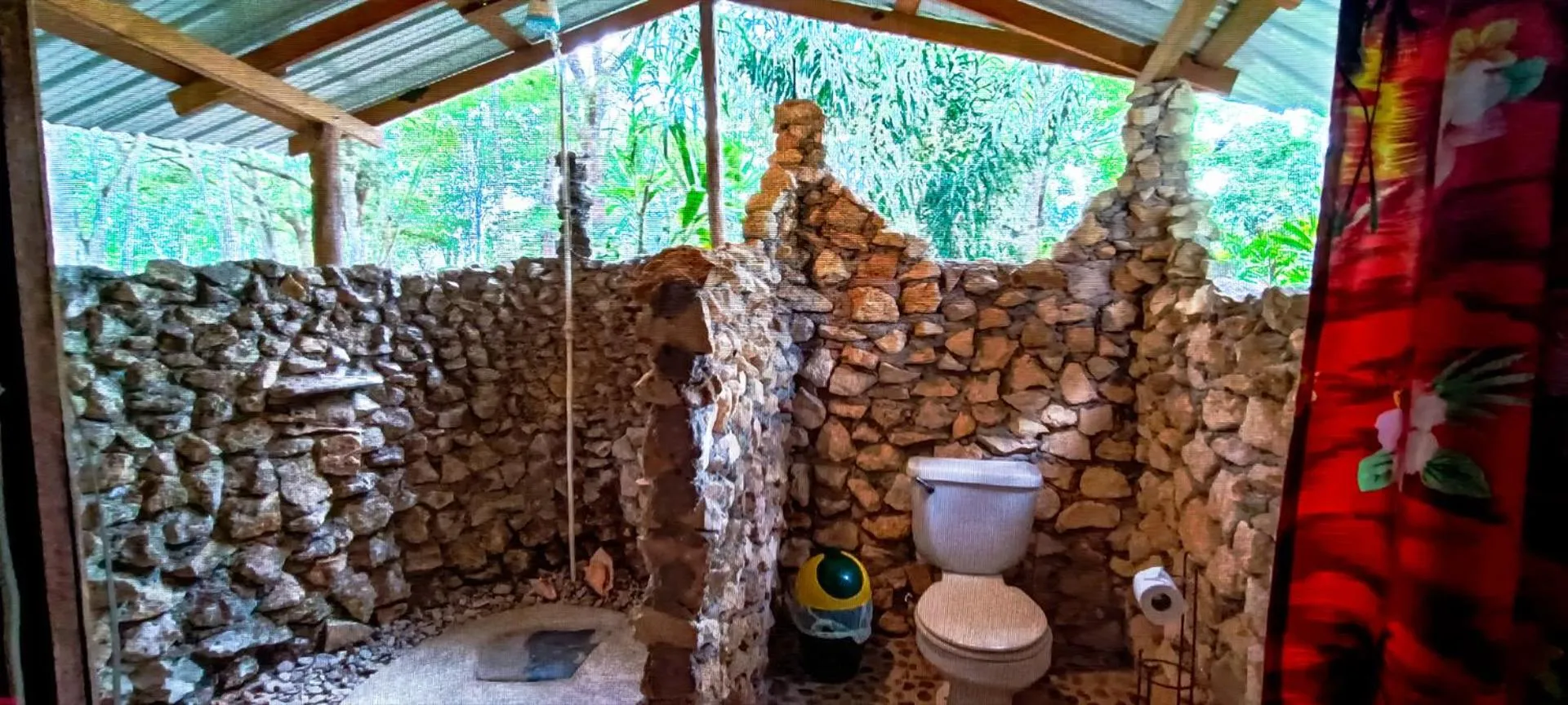 Property building in Sun Creek Lodge