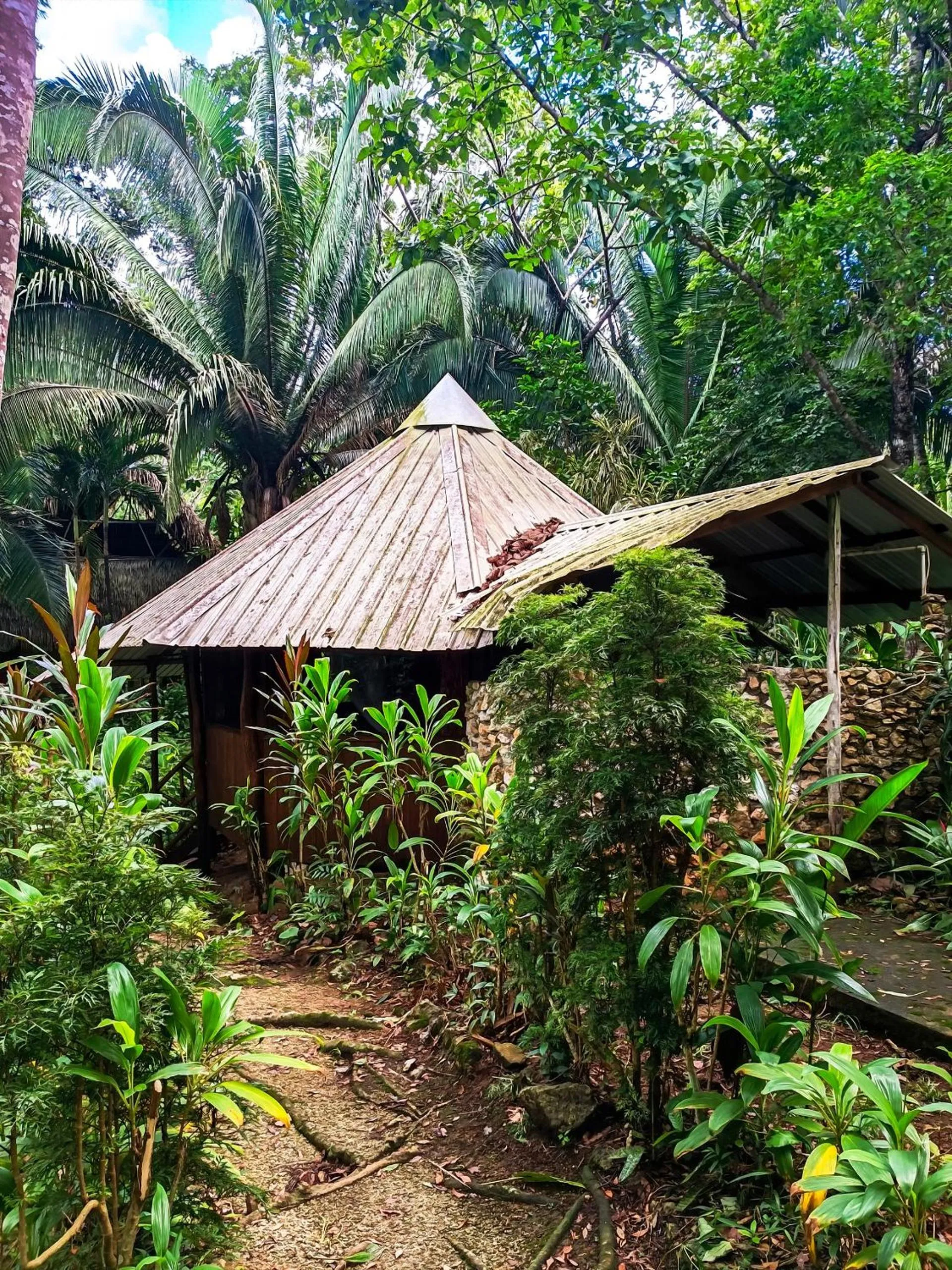 Property building in Sun Creek Lodge