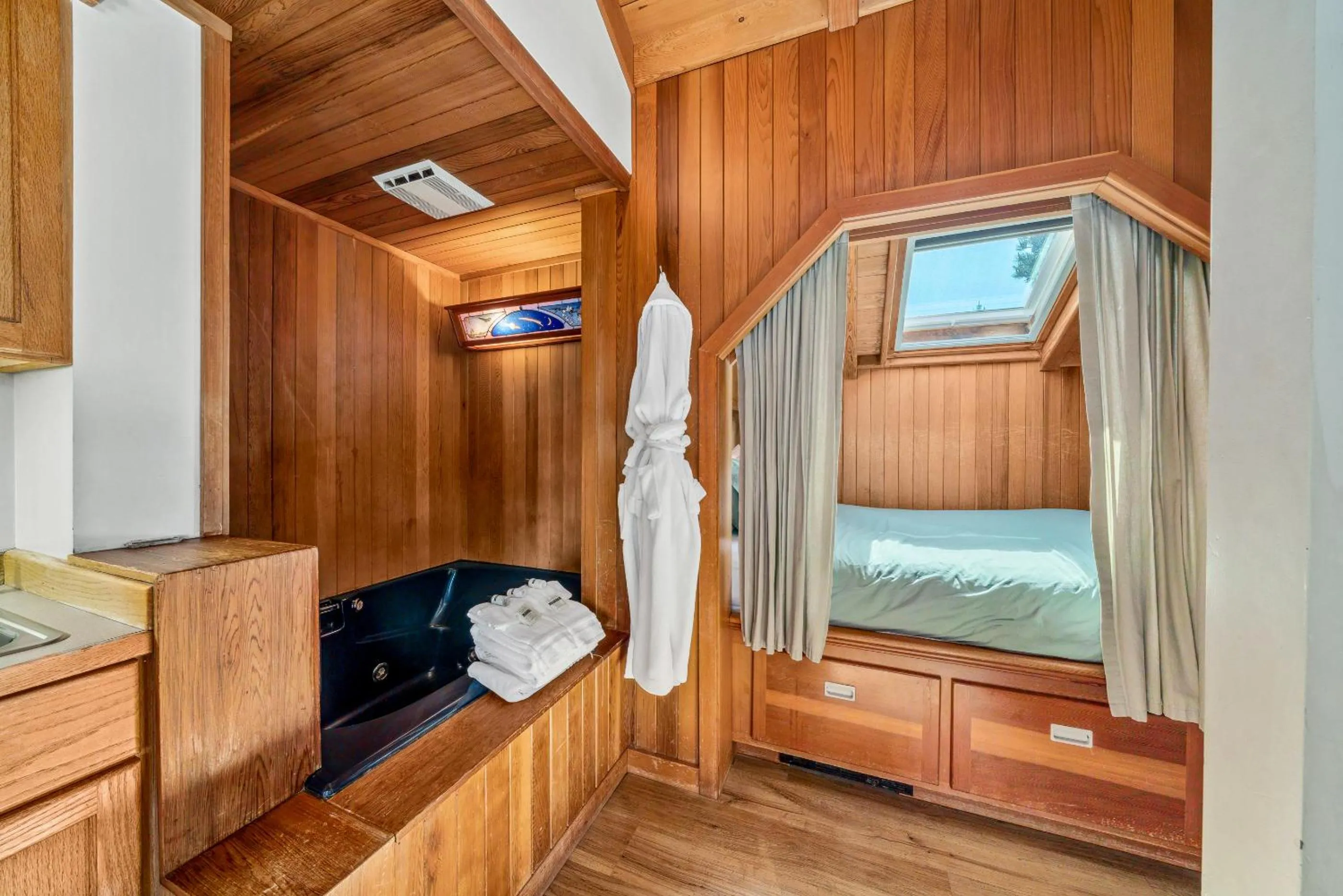 Deluxe Family Room in The Inn at Manzanita