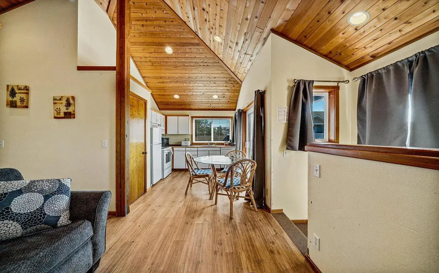 Luxury Queen Suite with Kitchen in The Inn at Manzanita Luxury Queen Suite with Kitchen in The Inn at Manzanita