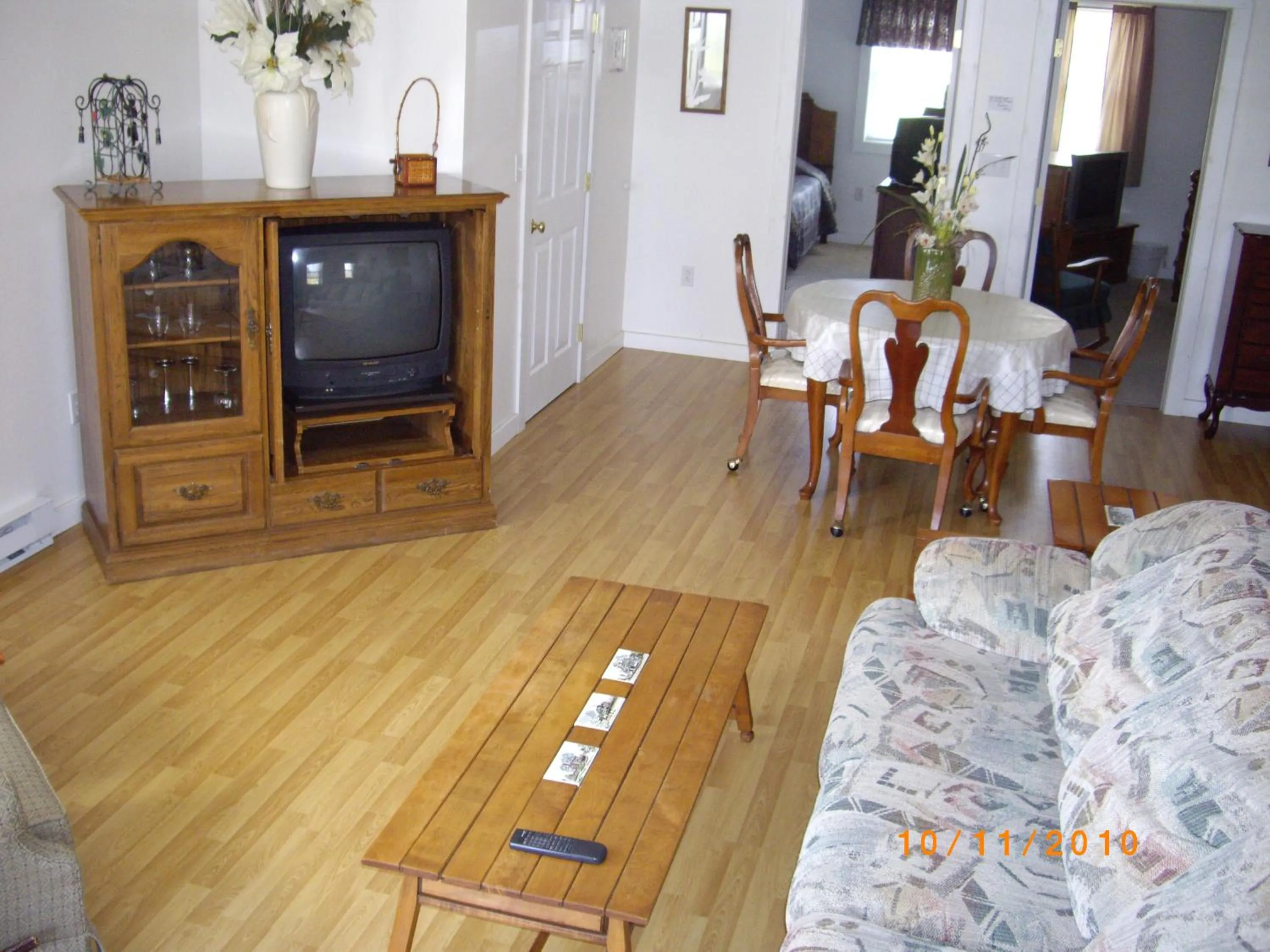 Living room in Lakeview Motel & Apartments