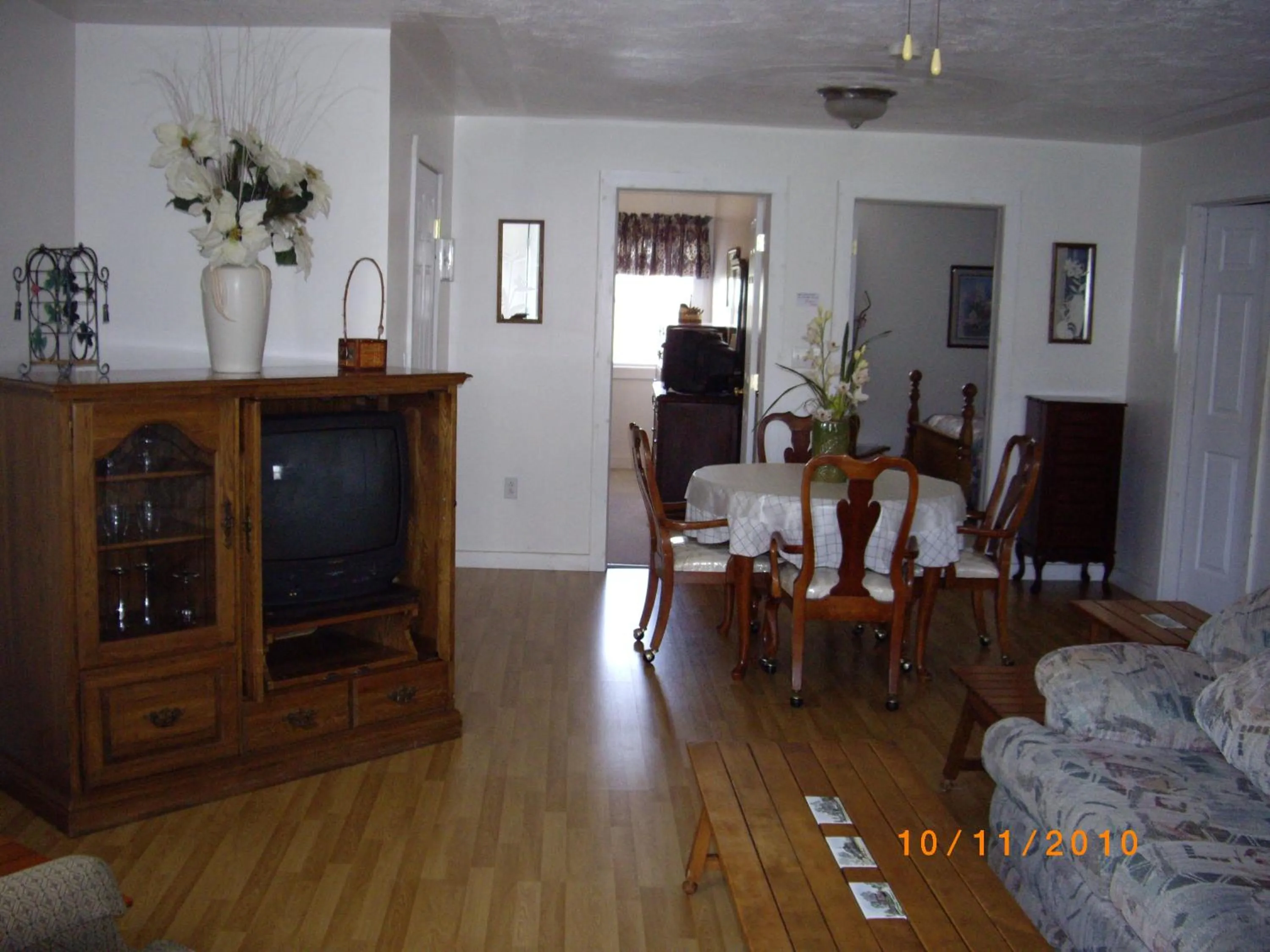 Living room in Lakeview Motel & Apartments