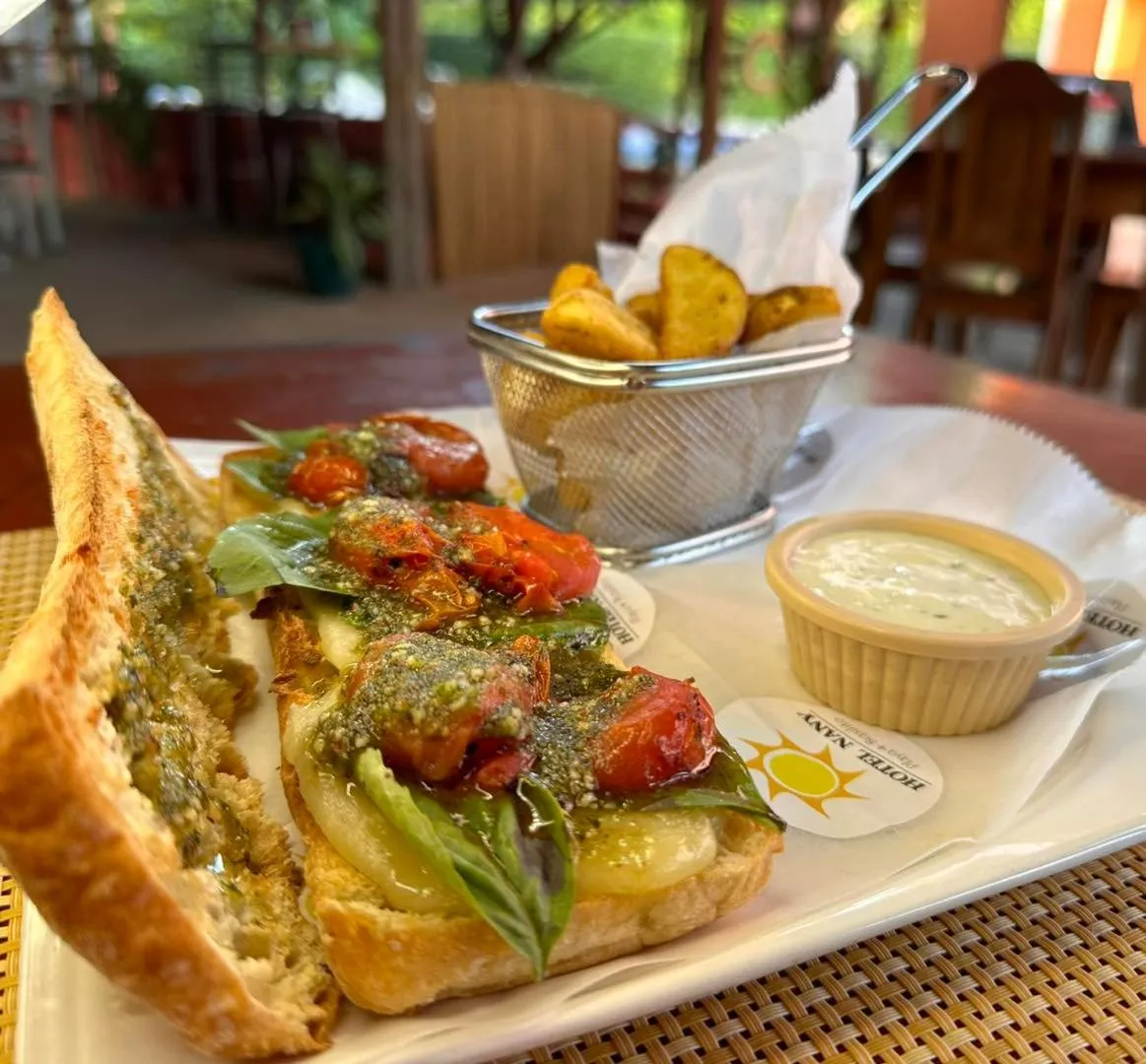 Restaurant/places to eat in Hotel Nany