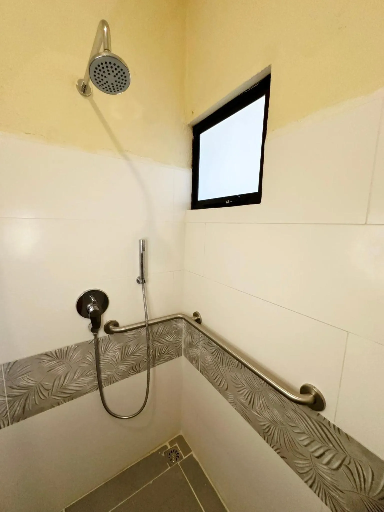 Shower in Hotel Nany