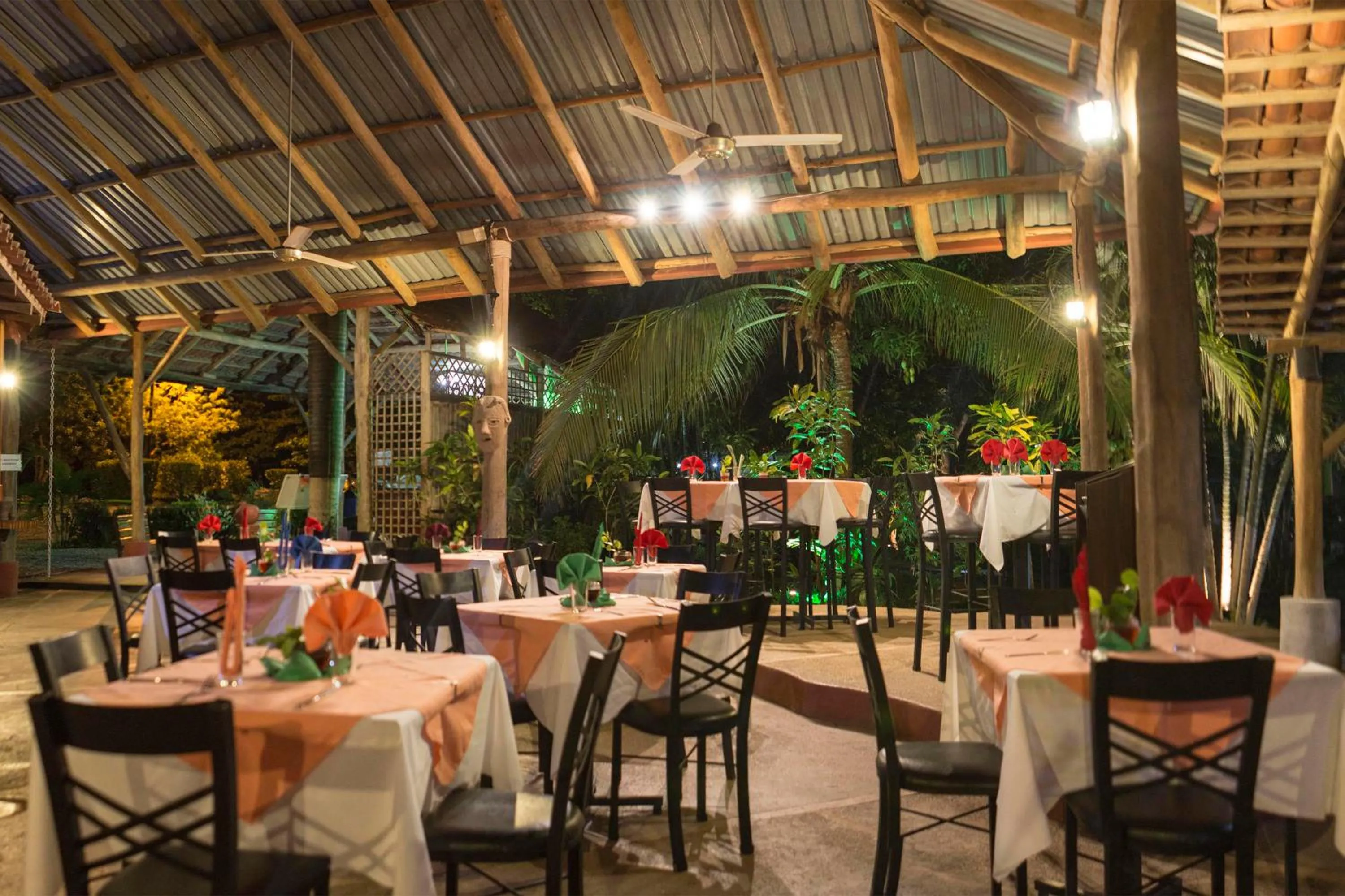 Restaurant/places to eat in Hotel Nany