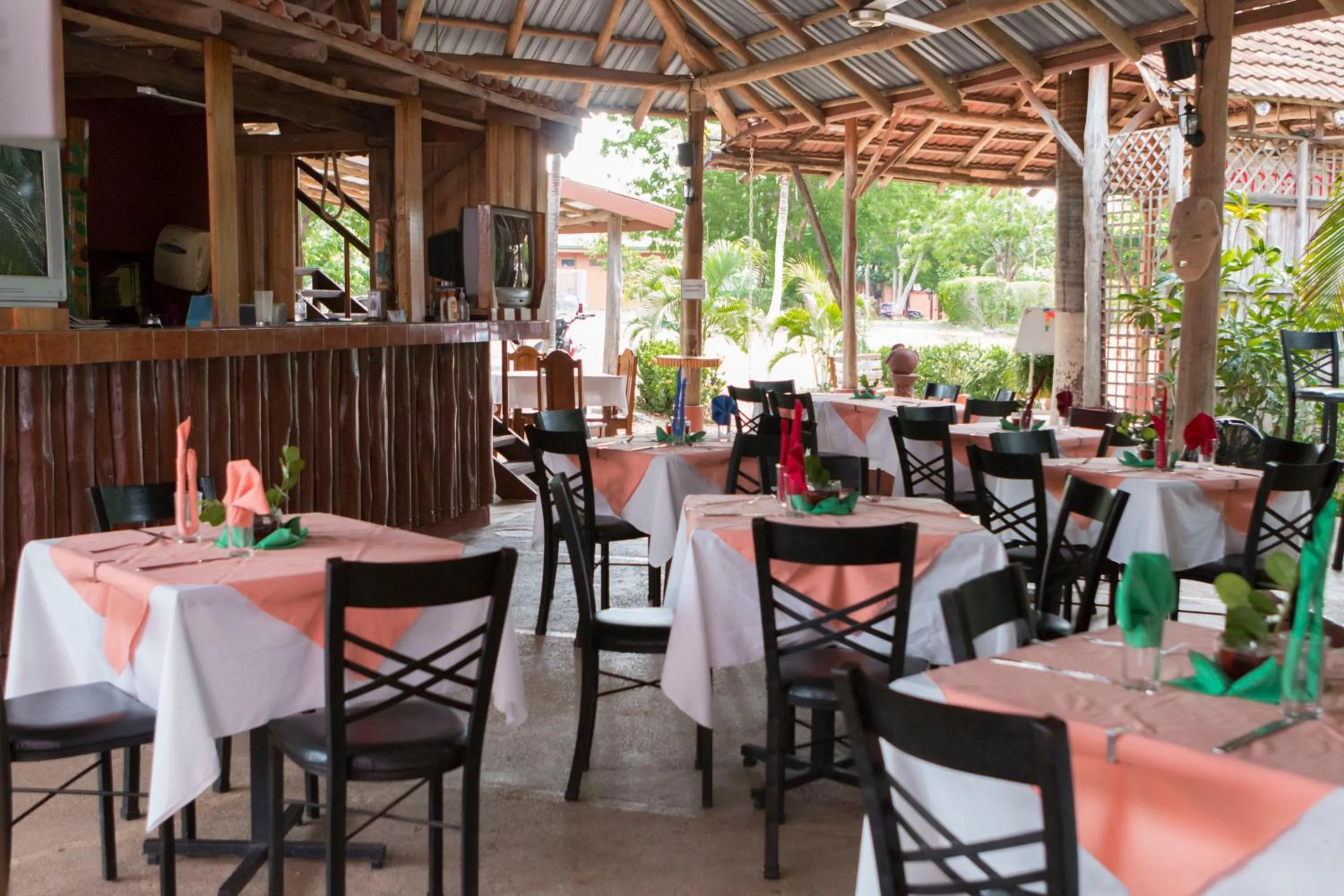 Restaurant/places to eat in Hotel Nany