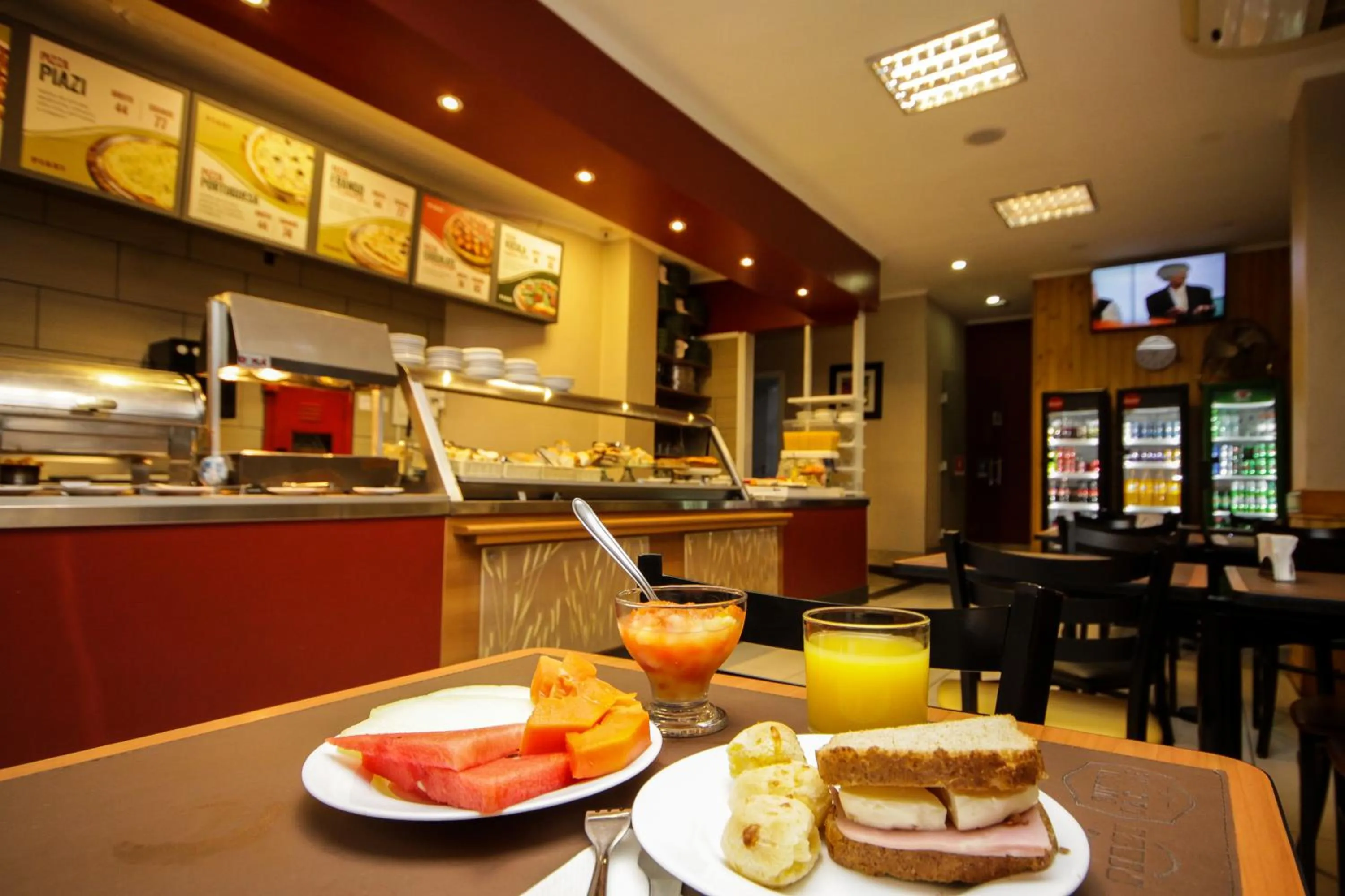 Restaurant/places to eat in Hotel Itamarati Centro-República