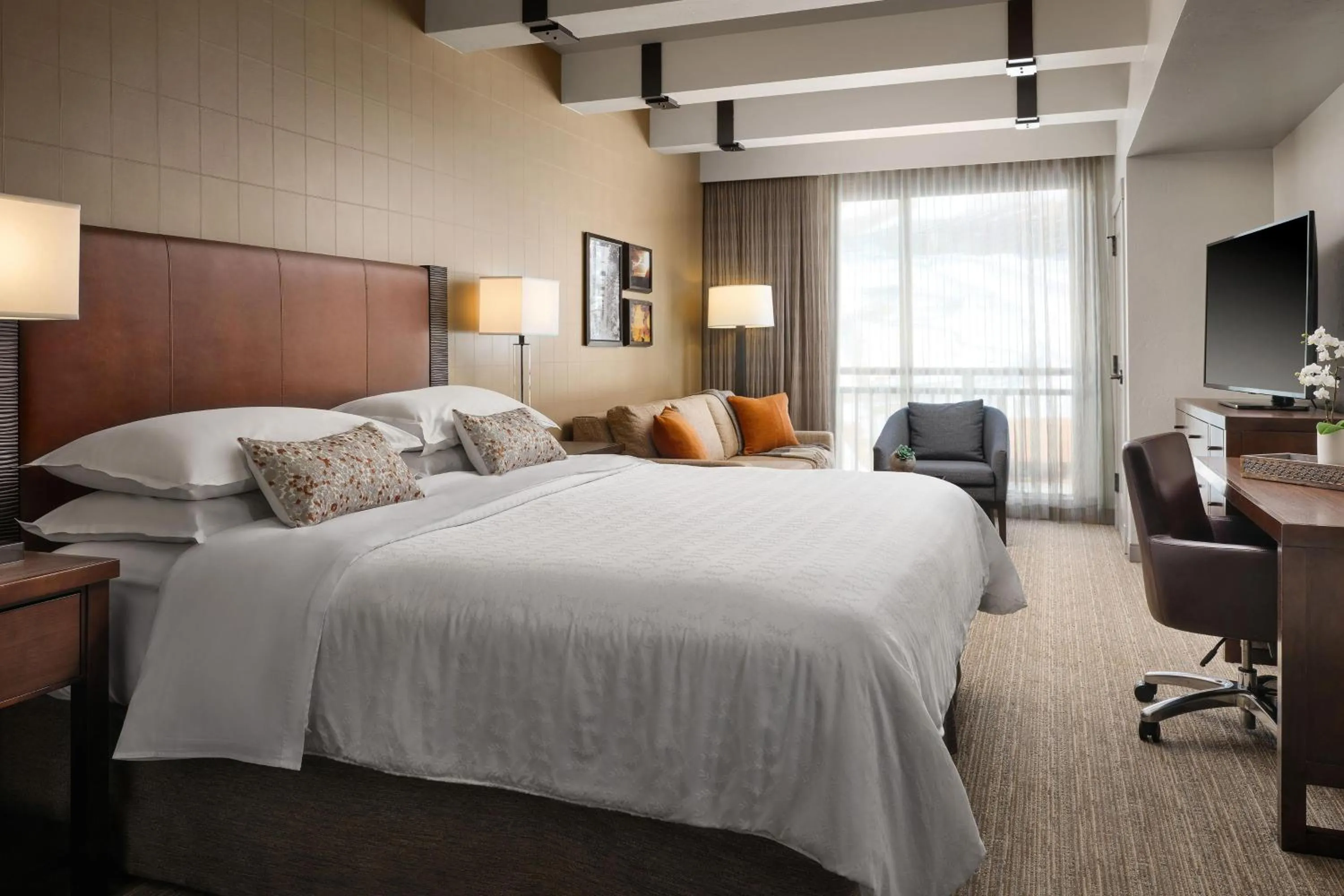 Photo of the whole room, Bed in Sheraton Steamboat Resort Villas