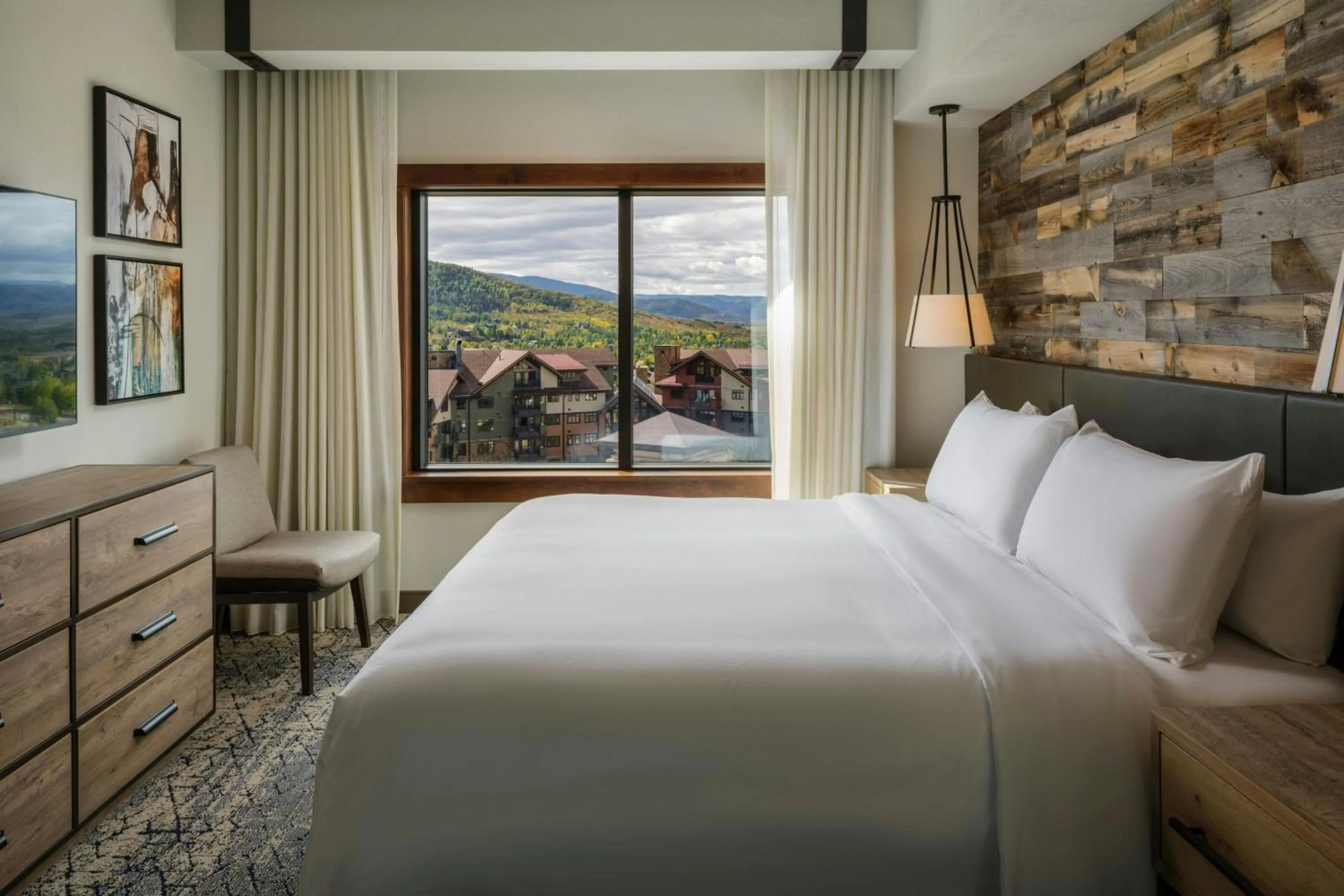 Bedroom, Bed in Sheraton Steamboat Resort Villas