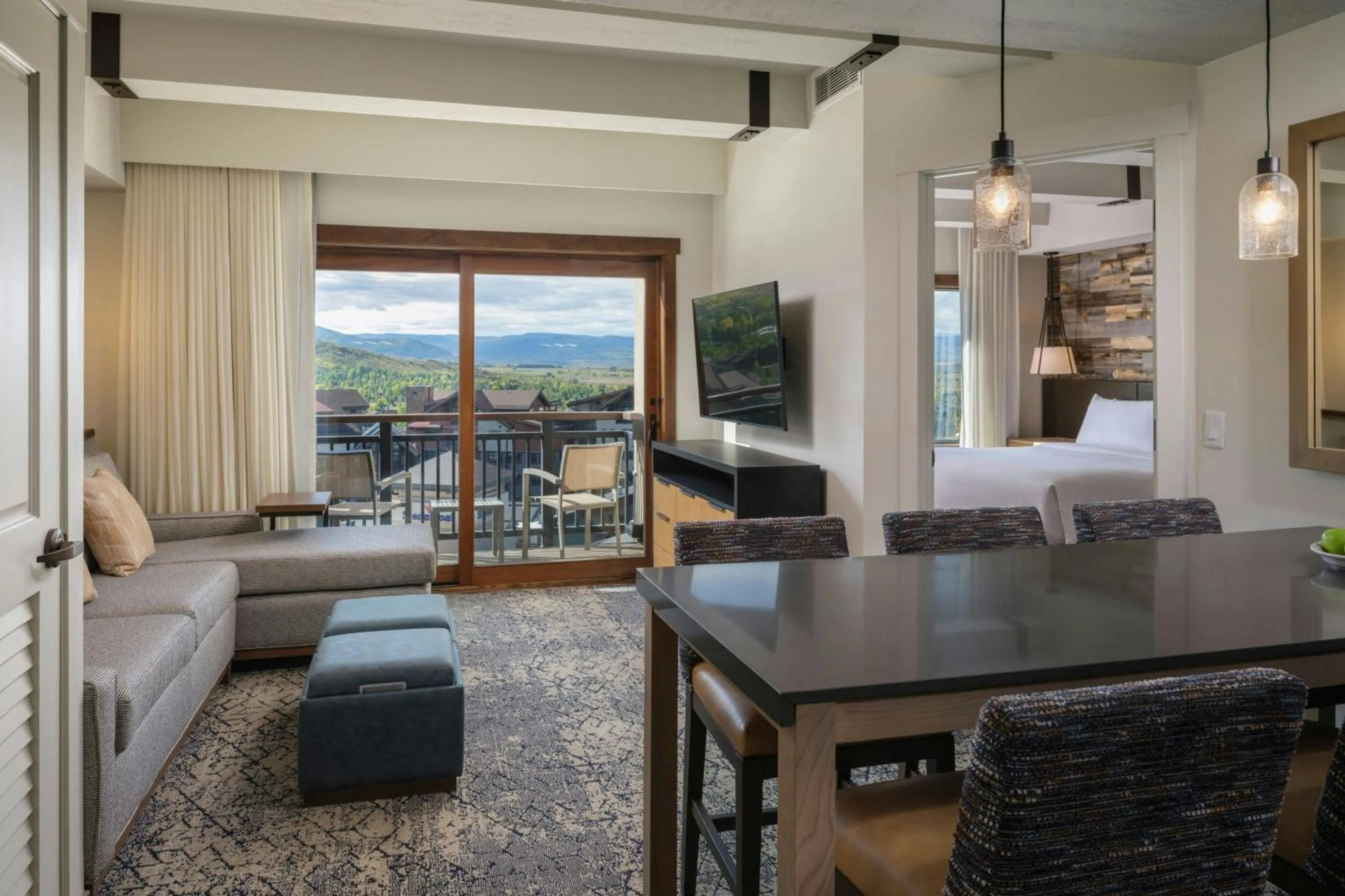 Living room, Bed in Sheraton Steamboat Resort Villas