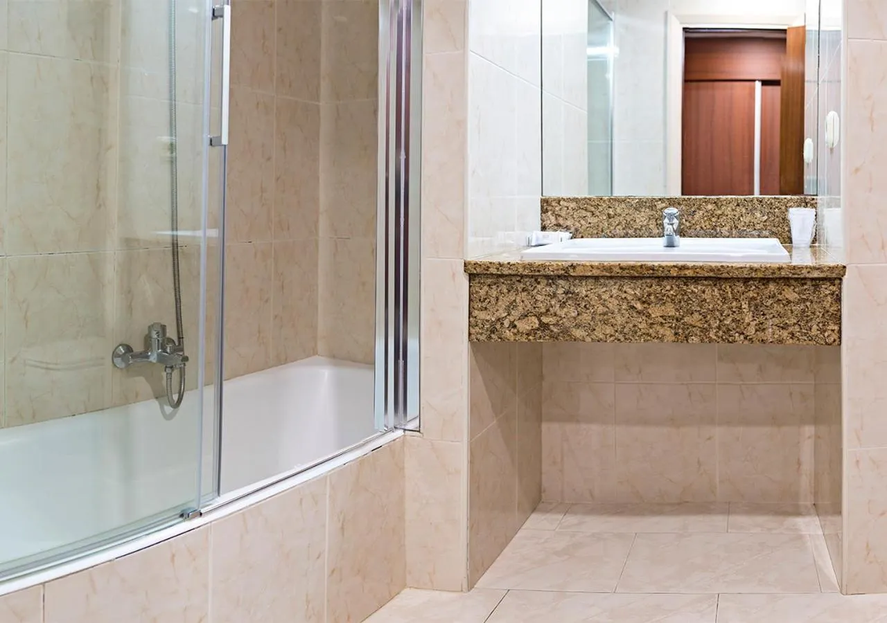 Bathroom in Hotel Txartel