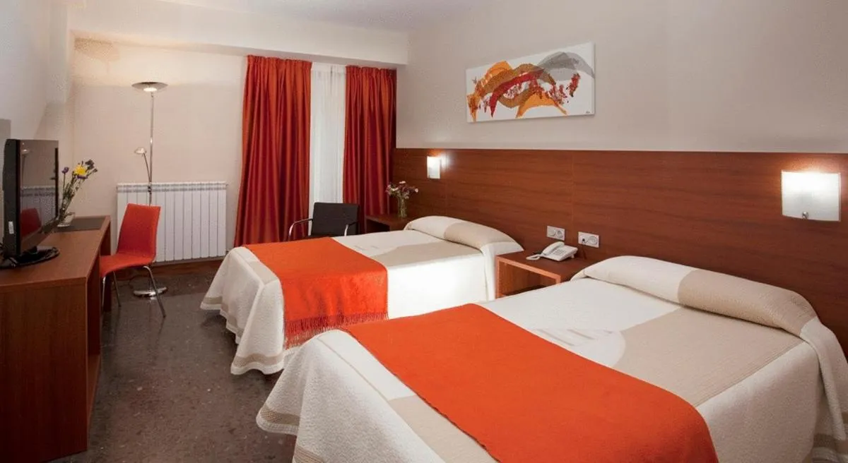 Bed in Hotel Txartel