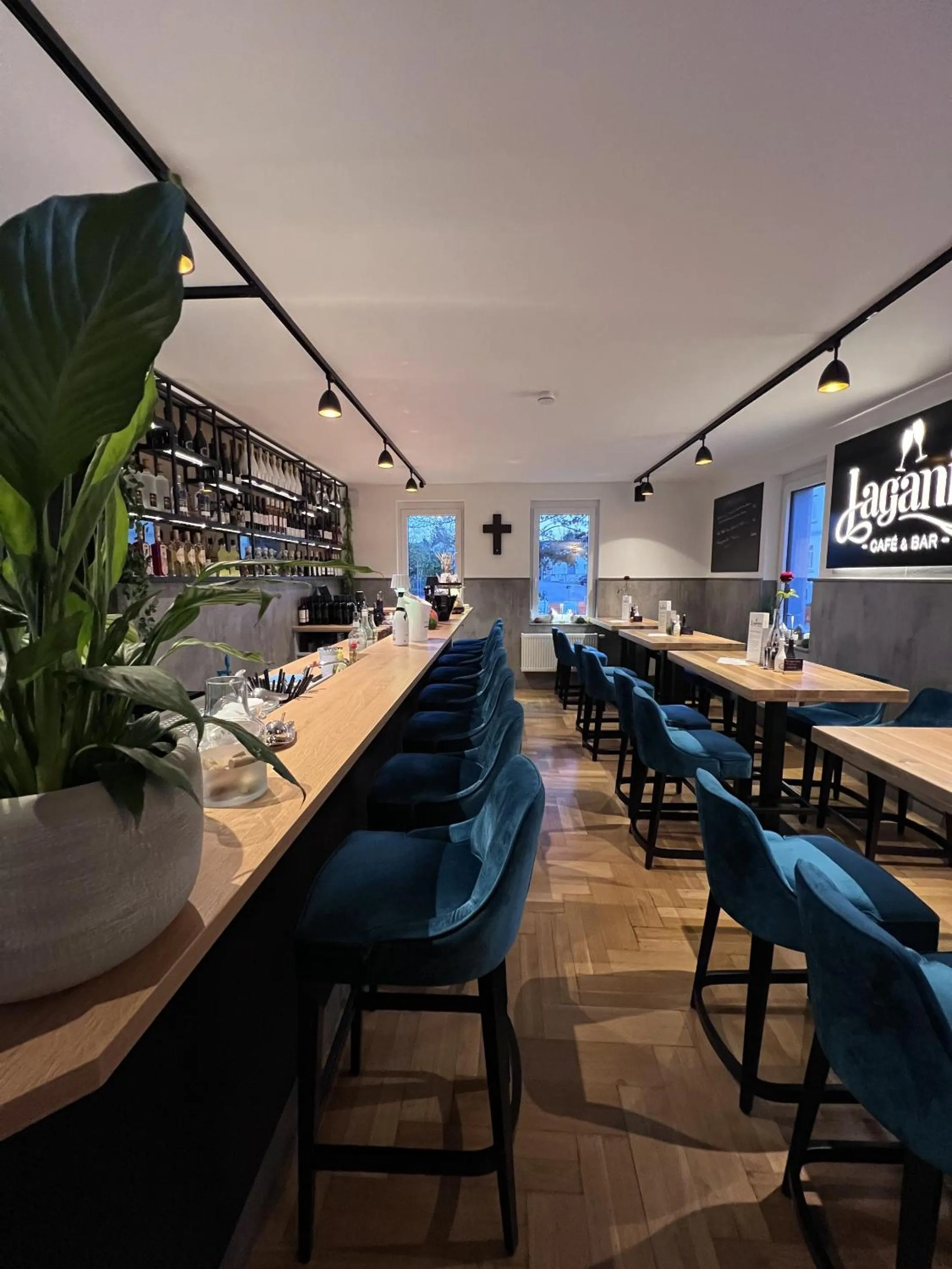 Dining area in Hotel Falken