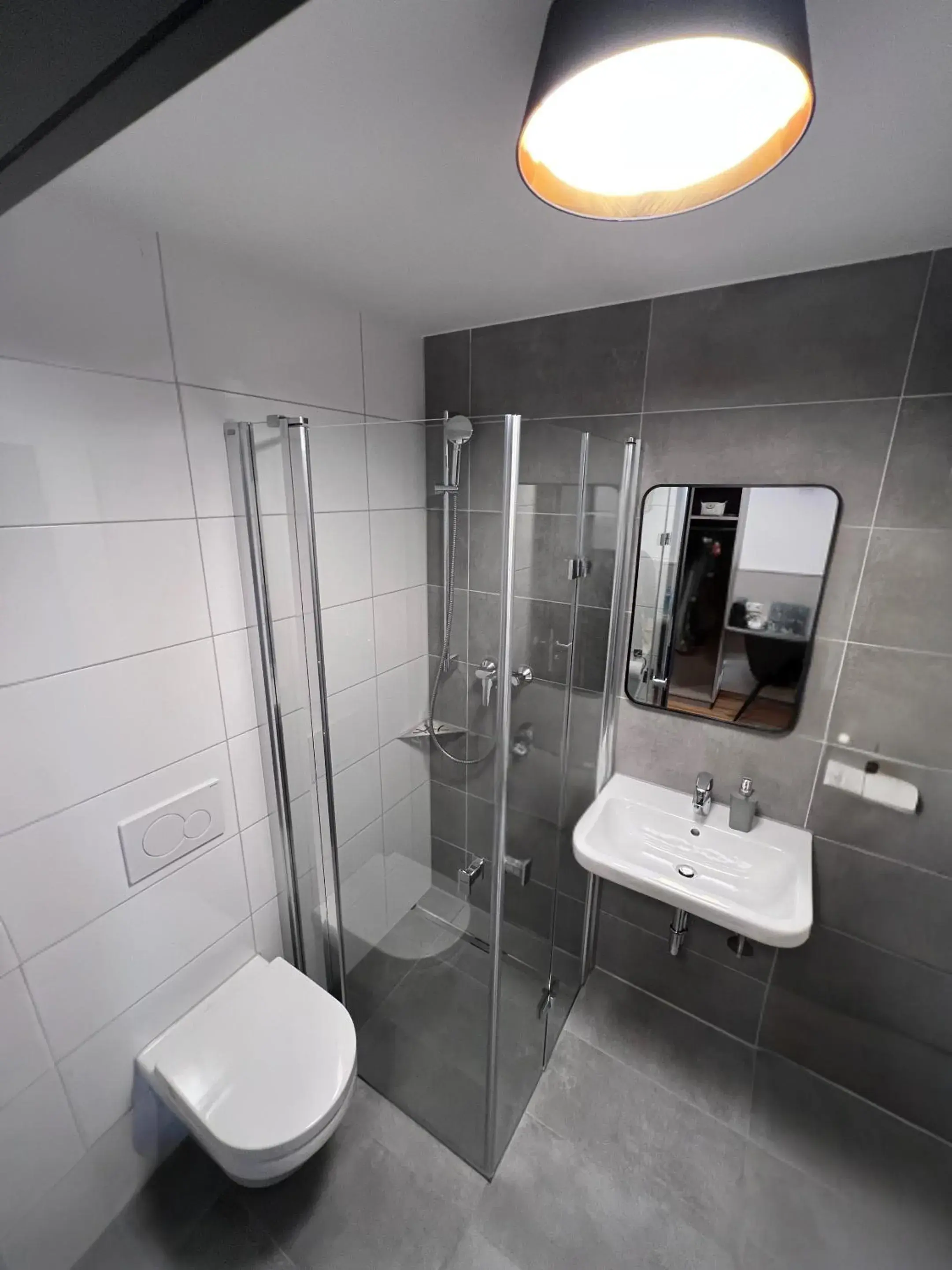 Single Room with Private Bathroom - single occupancy in Hotel Falken Single Room with Private Bathroom - single occupancy in Hotel Falken