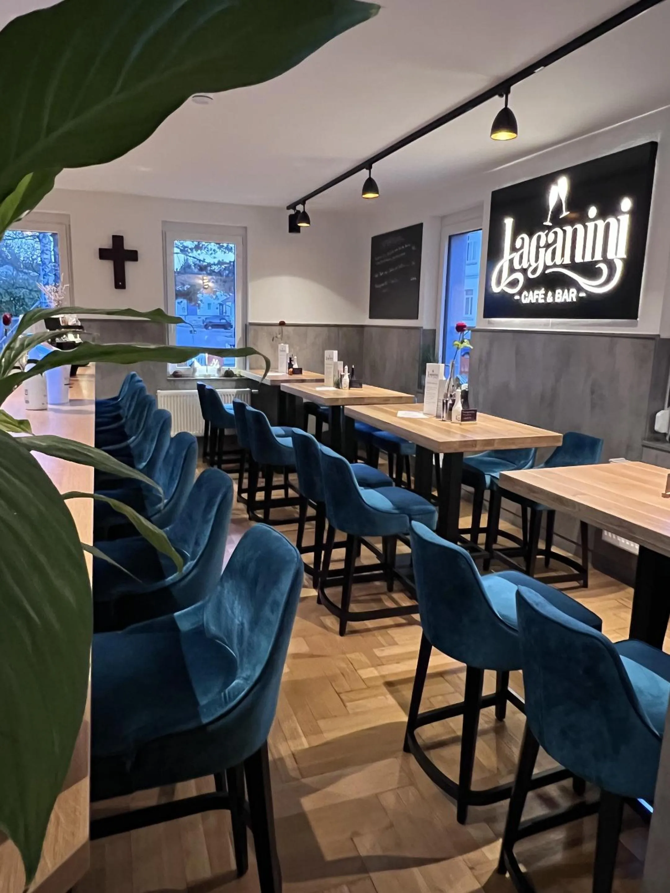 Dining area in Hotel Falken