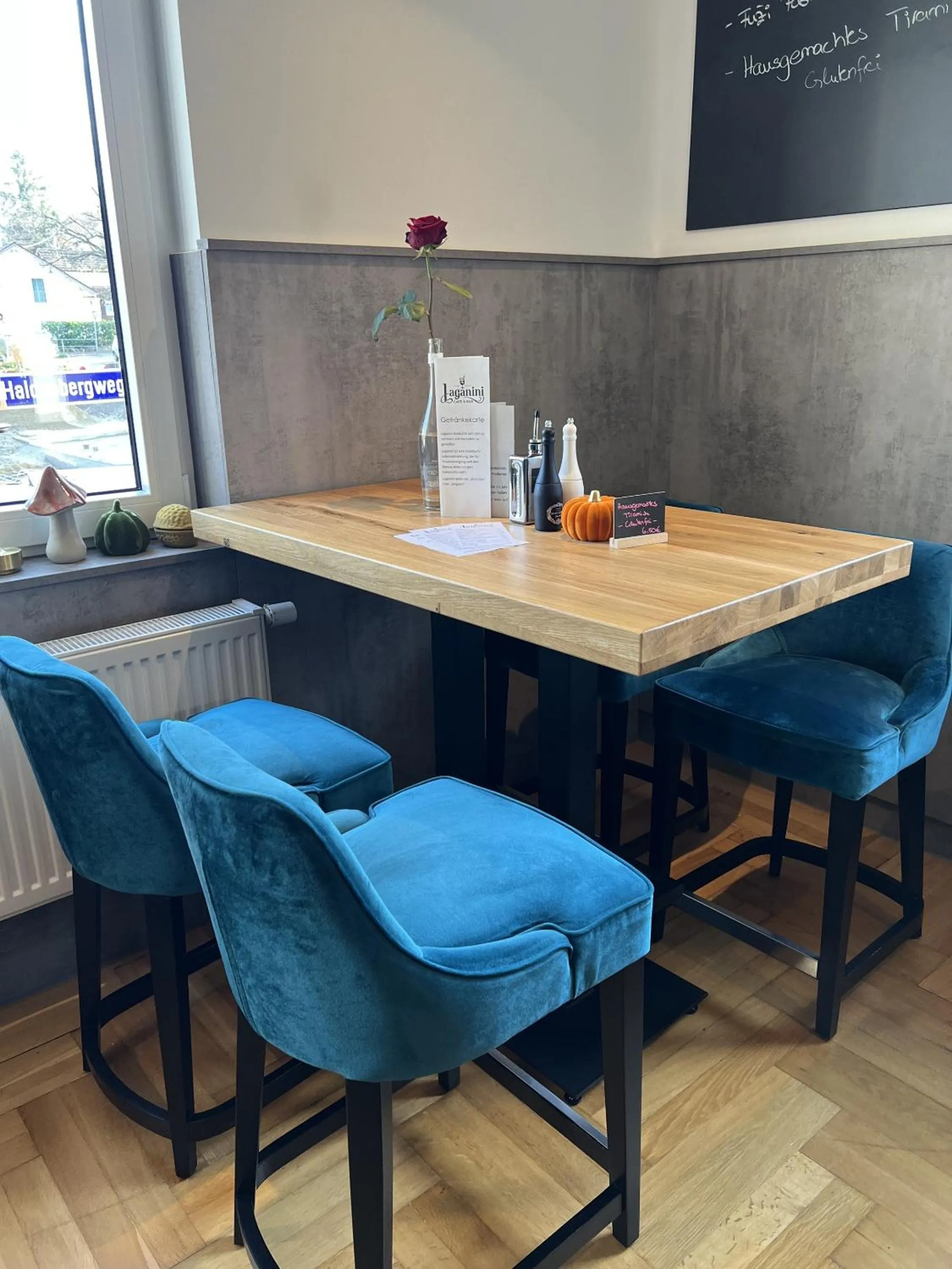 Dining area in Hotel Falken