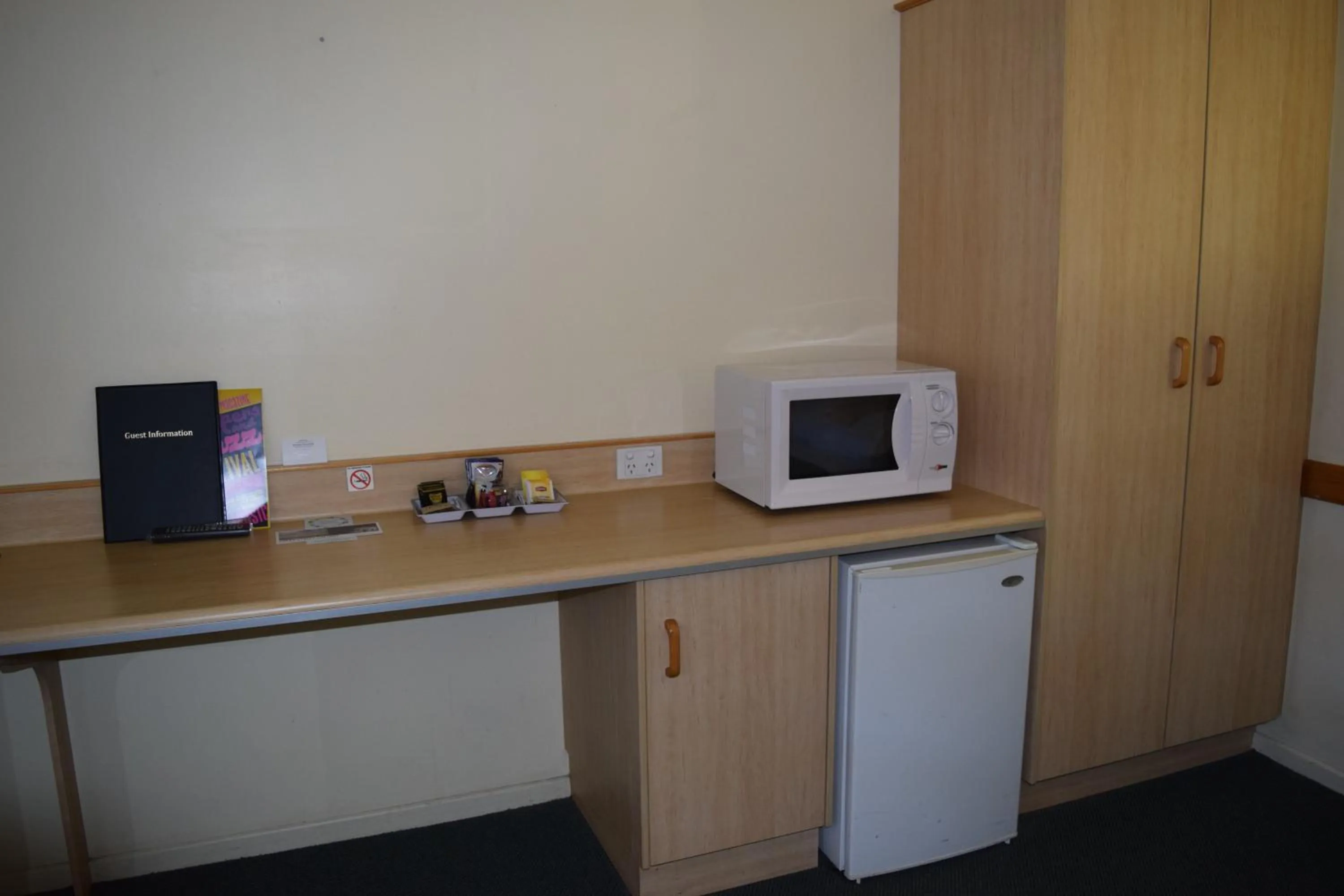 Coffee/tea facilities in Warwick Vines Motel