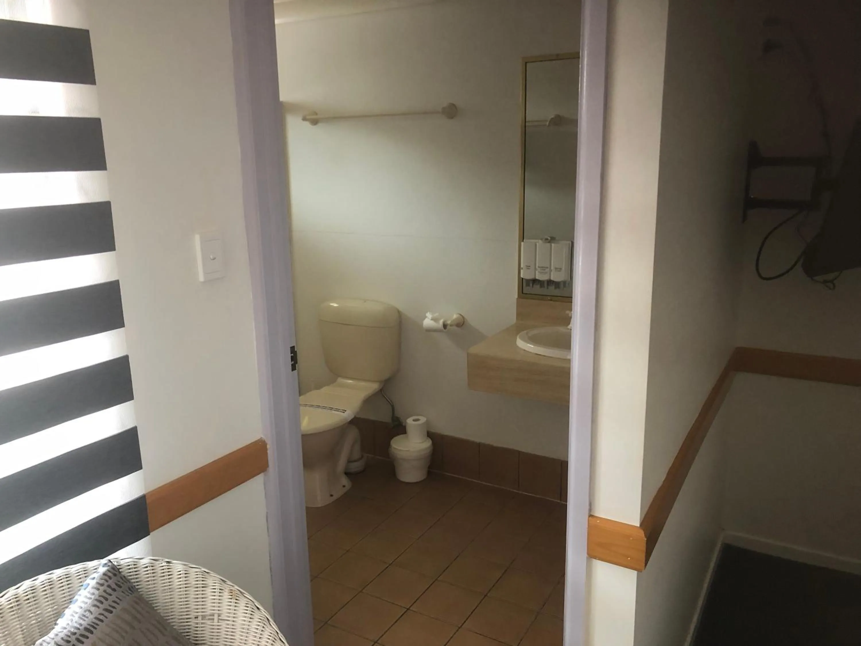 Bathroom in Warwick Vines Motel