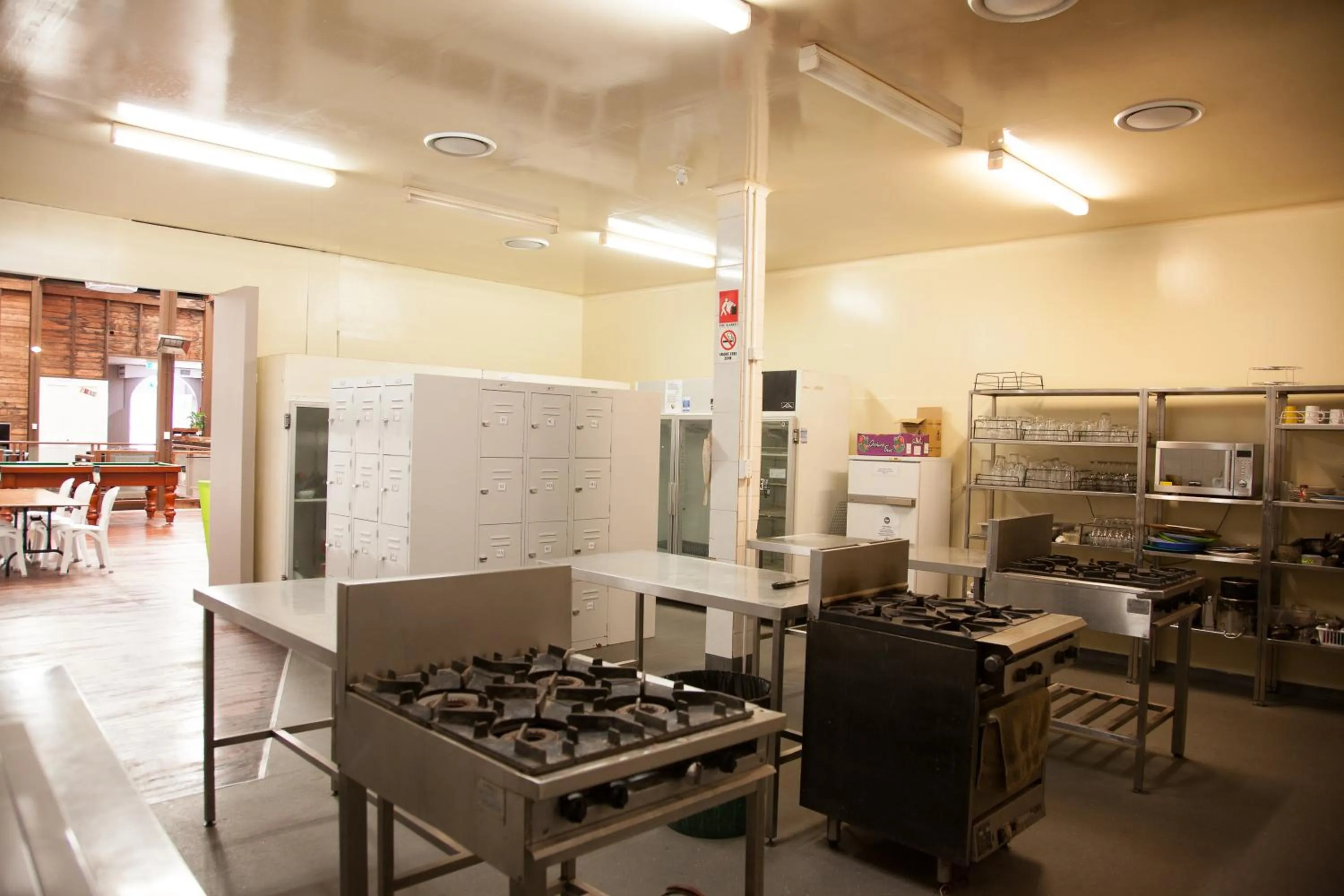 Communal kitchen, Kitchen/Kitchenette in Fremantle Hostel