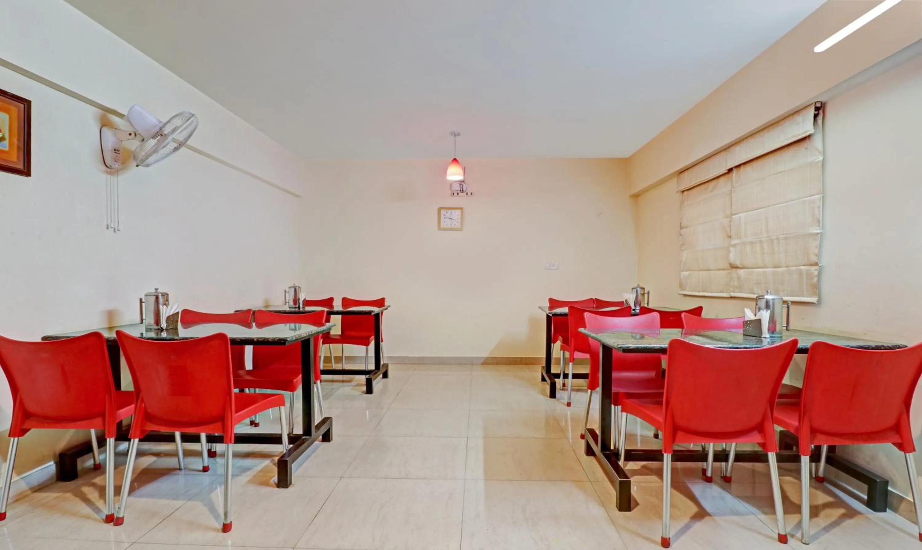 Restaurant/places to eat in Treebo Akshaya Mayflower Vijaya Bank Layout