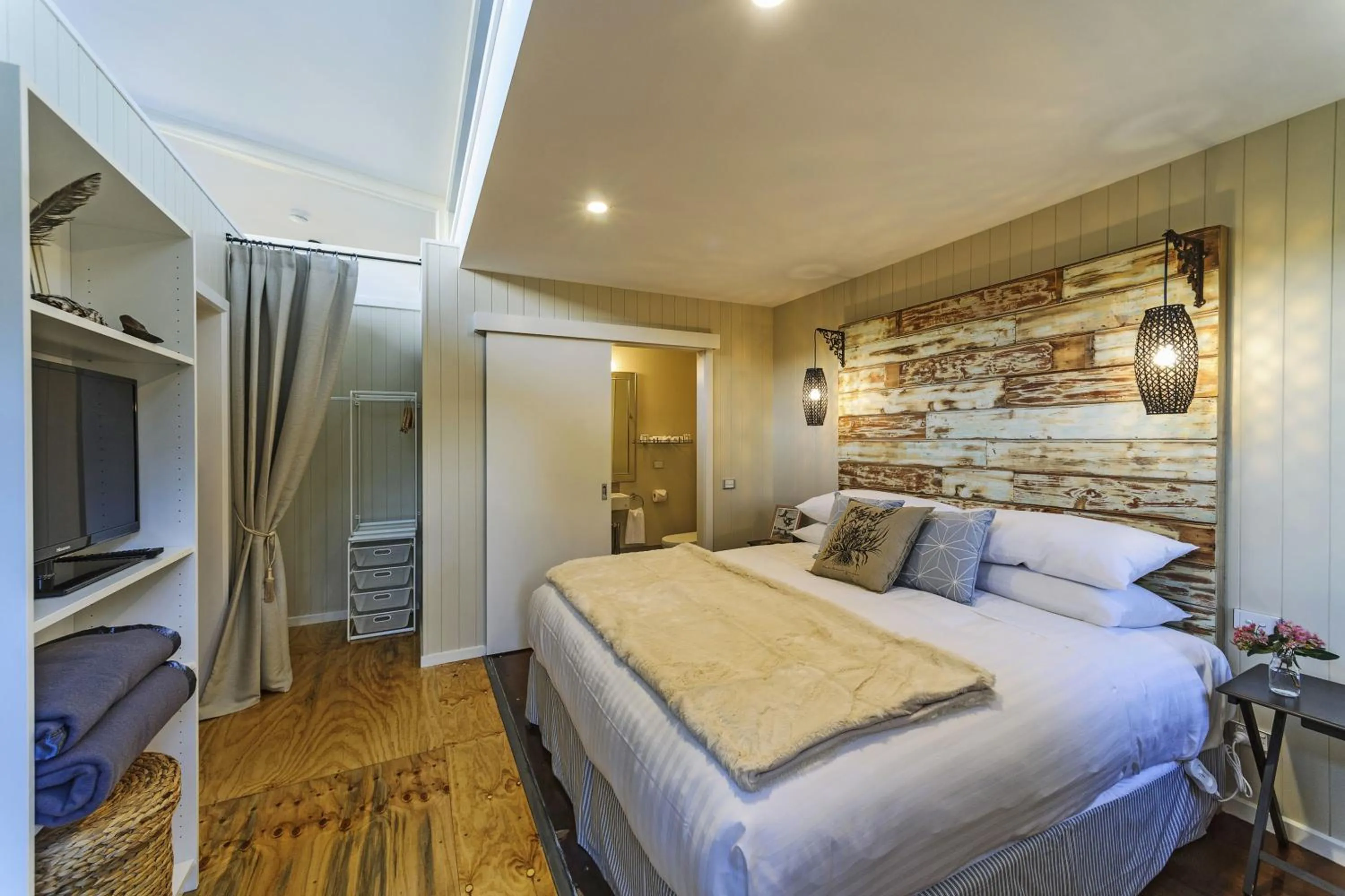 Bedroom, Bed in Coastal Pods Wynyard