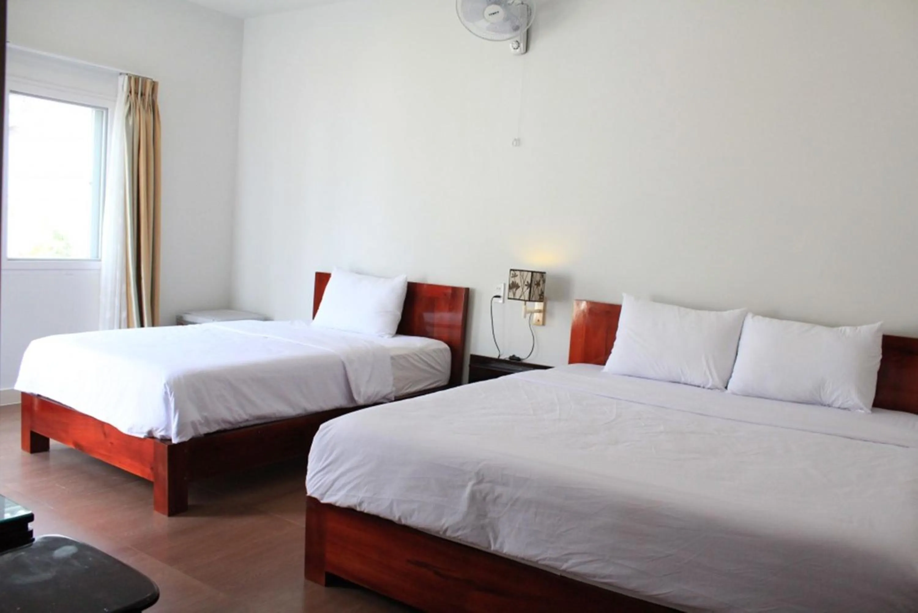 Photo of the whole room, Bed in Sunshine Bungalow