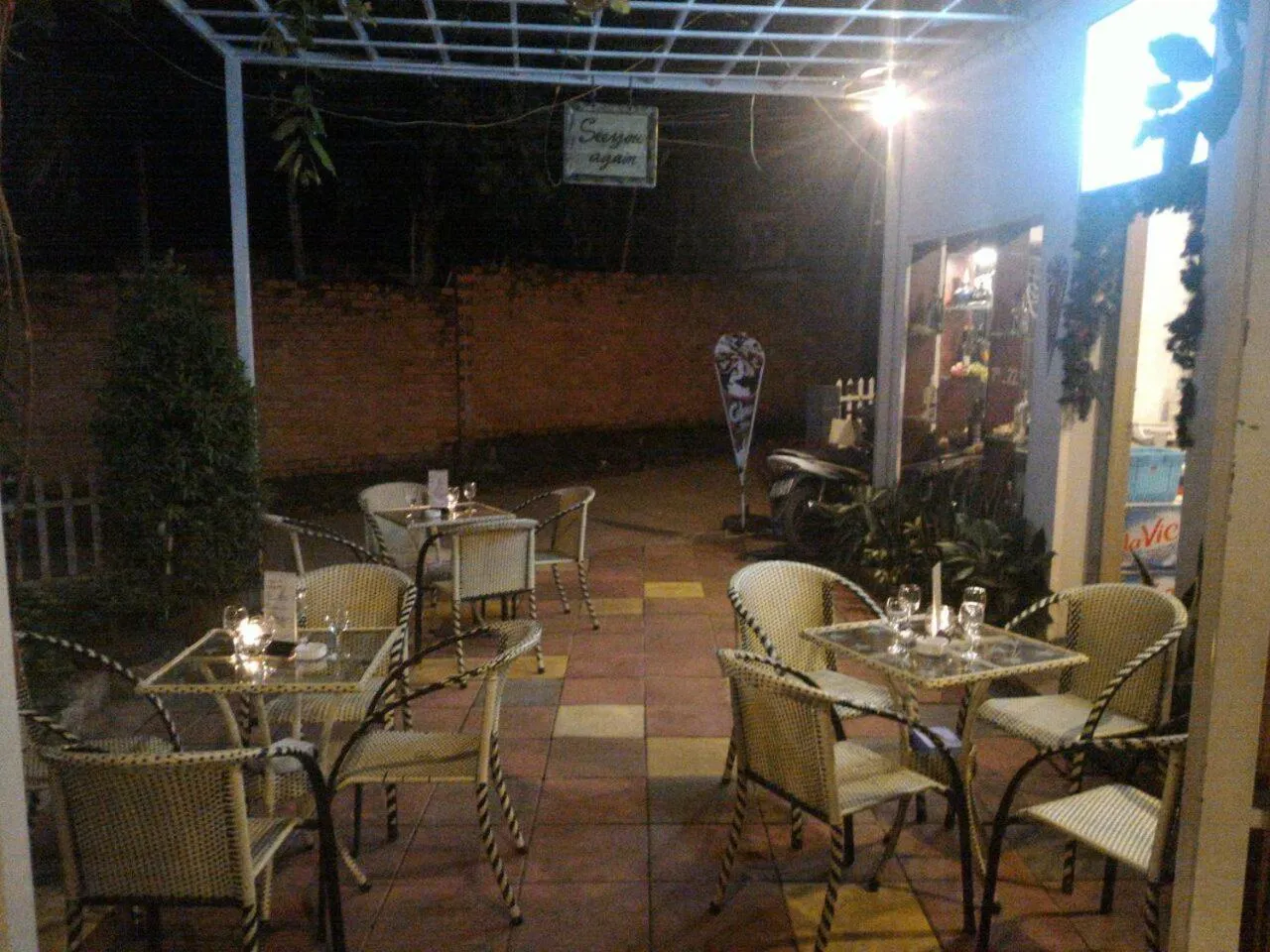 Restaurant/places to eat in Sunshine Bungalow