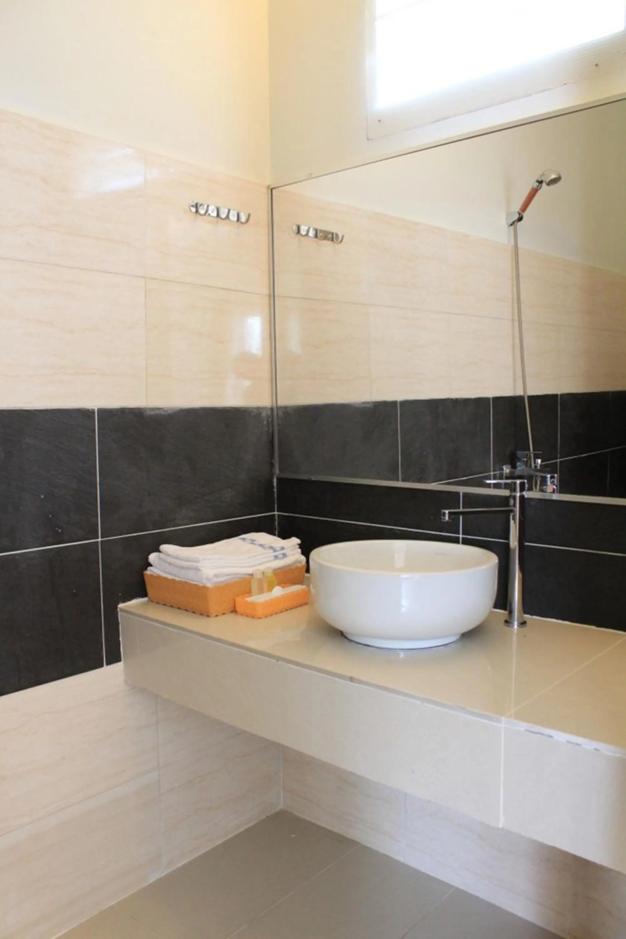 Toilet in Sunshine Bungalow