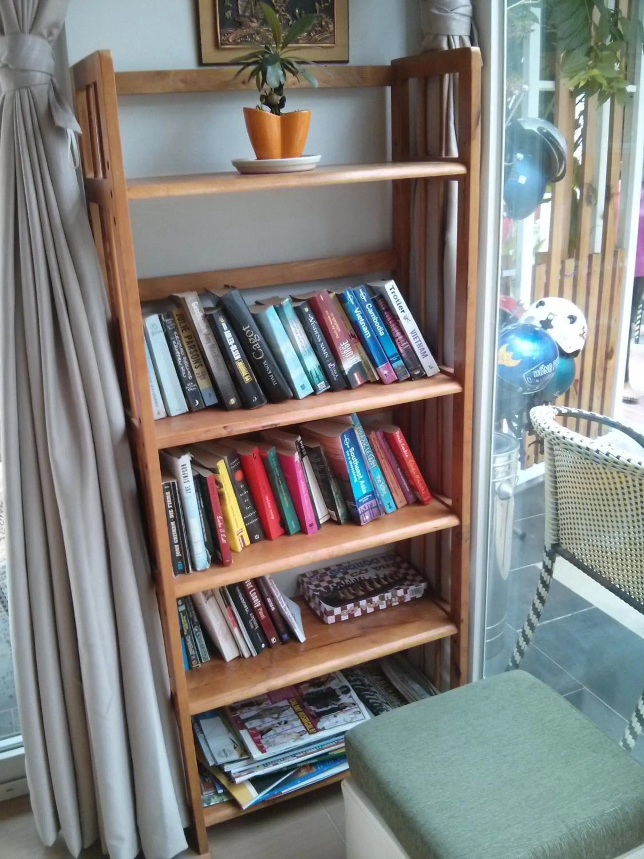 Library in Sunshine Bungalow