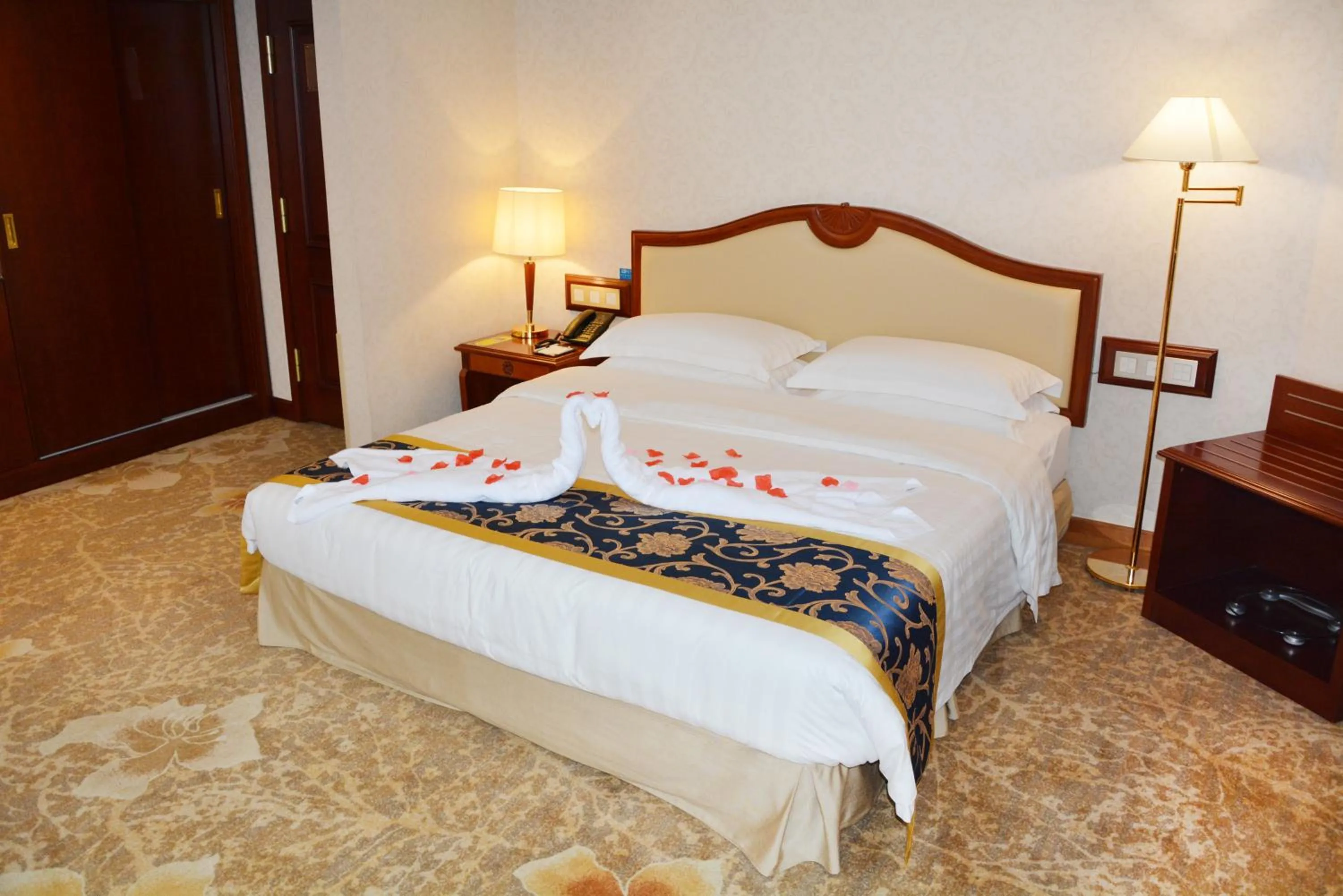 Bed in Beijing Asia Pacific Garden Hotel