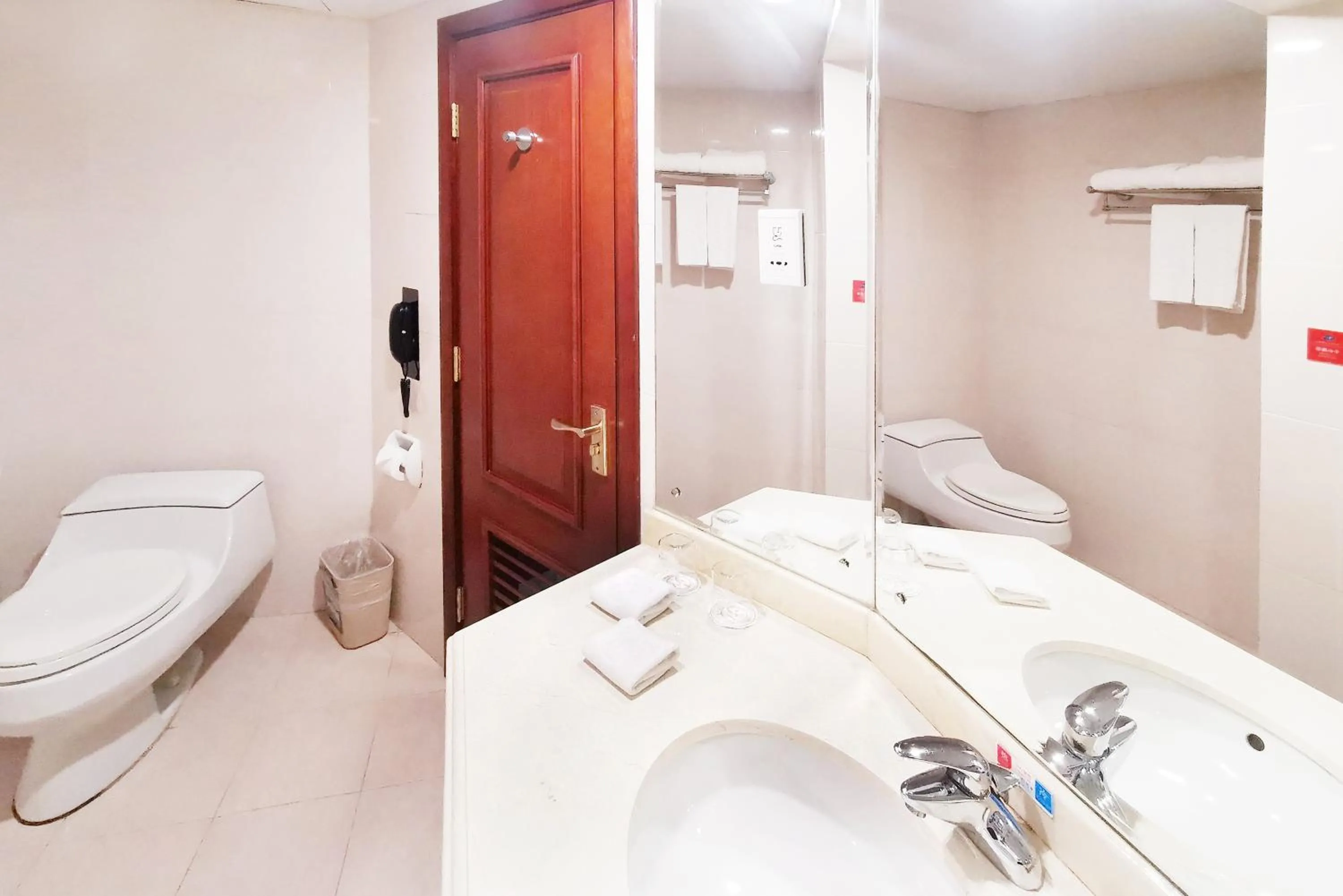 Toilet in Beijing Asia Pacific Garden Hotel