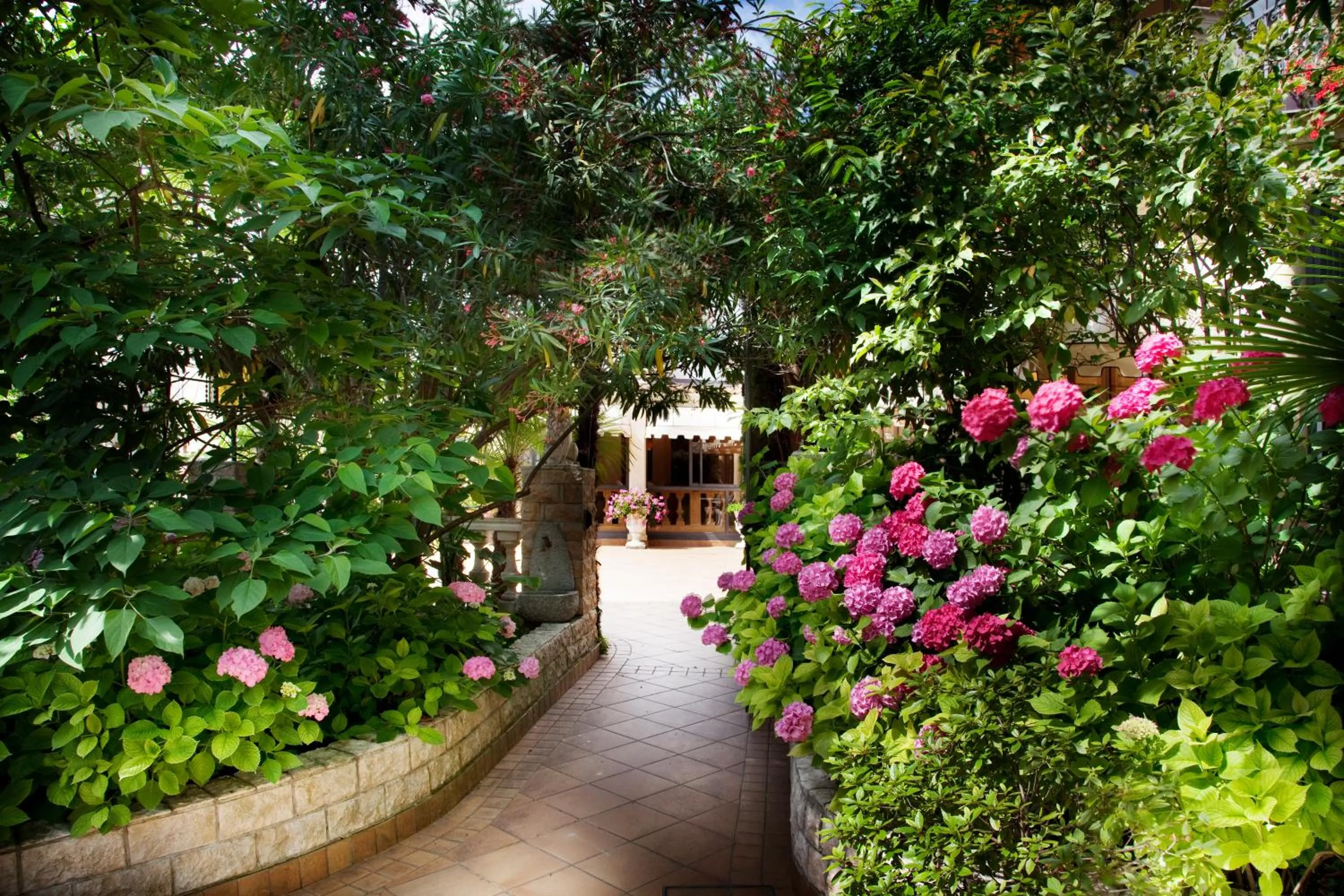 Garden in Park Hotel Ville Montefiori